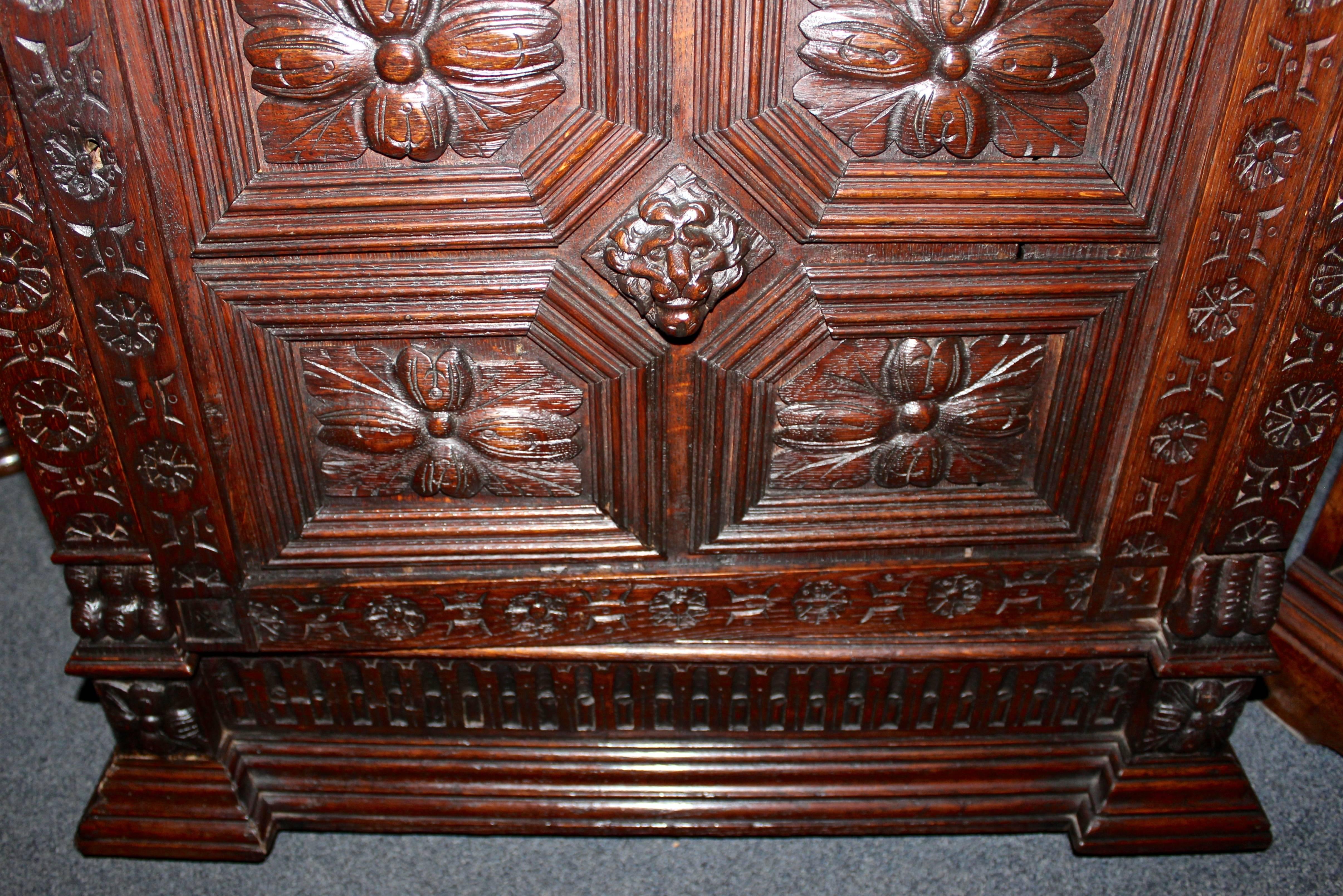 Hand-Carved Early 20th Century French Renaissance Style Cabinet For Sale