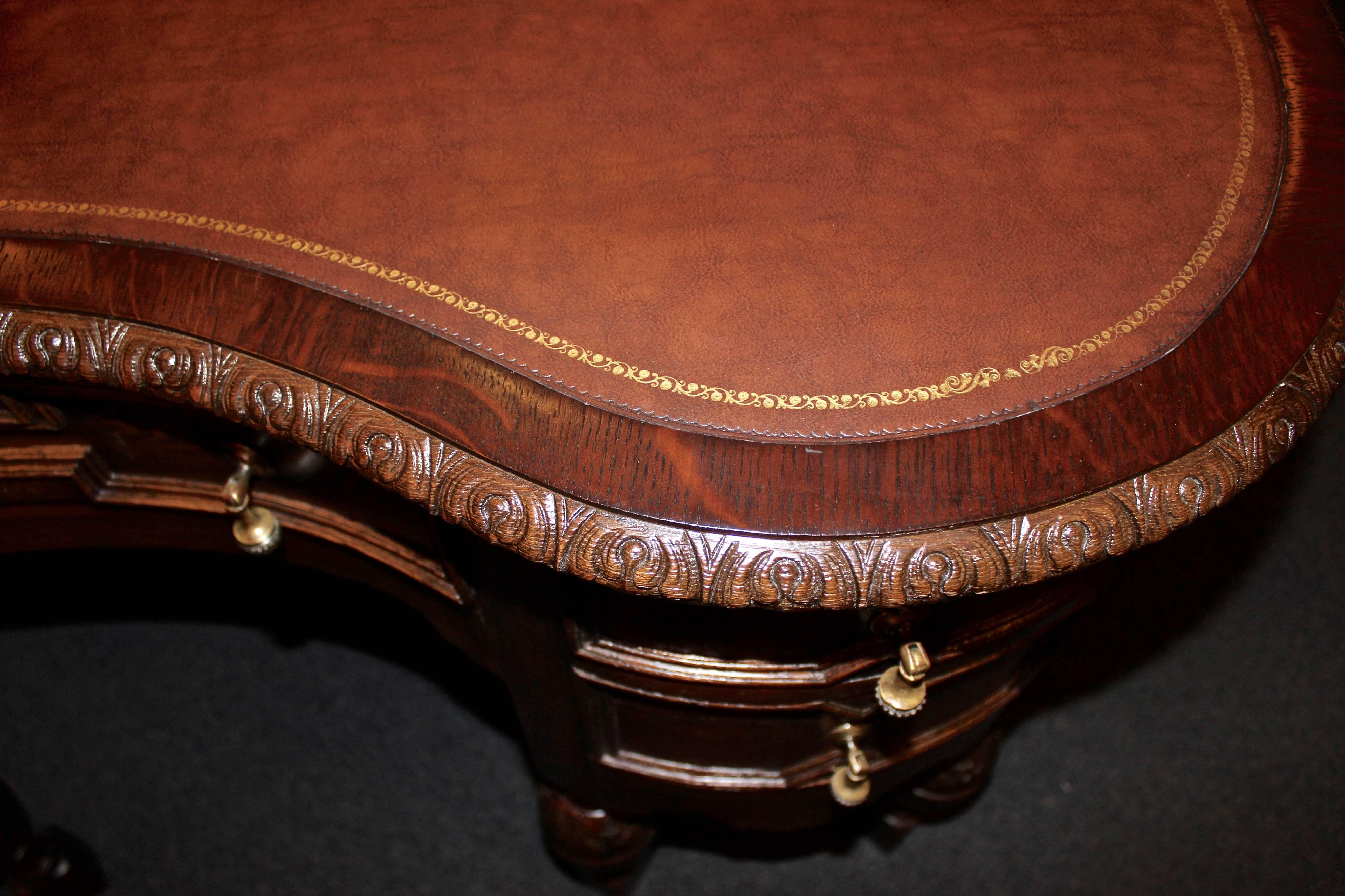 Early 20th Century English Jacobean Kidney Desk For Sale 3