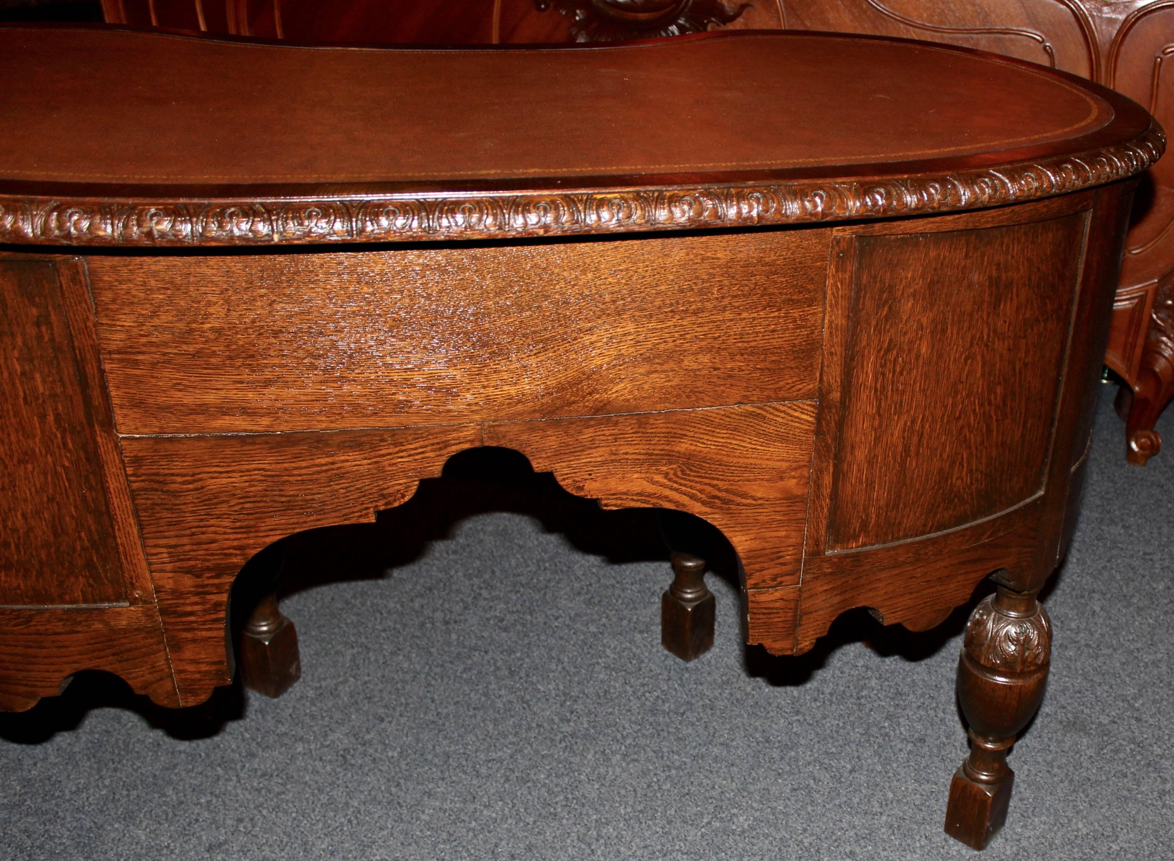 Early 20th Century English Jacobean Kidney Desk For Sale 1