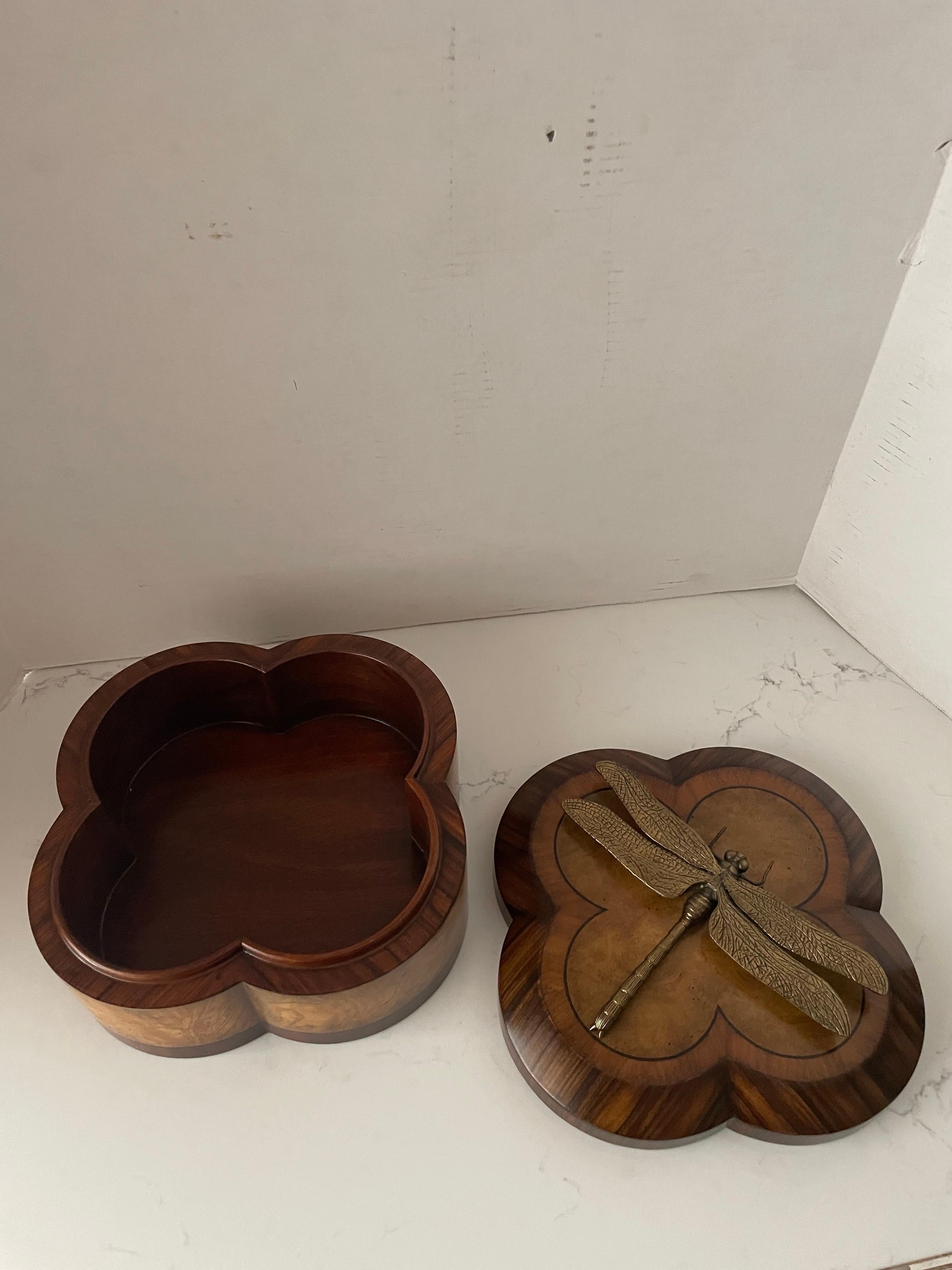 Caja hexagonal con bisagras teseladas de piedra blanca Maitland Smith. en venta 3