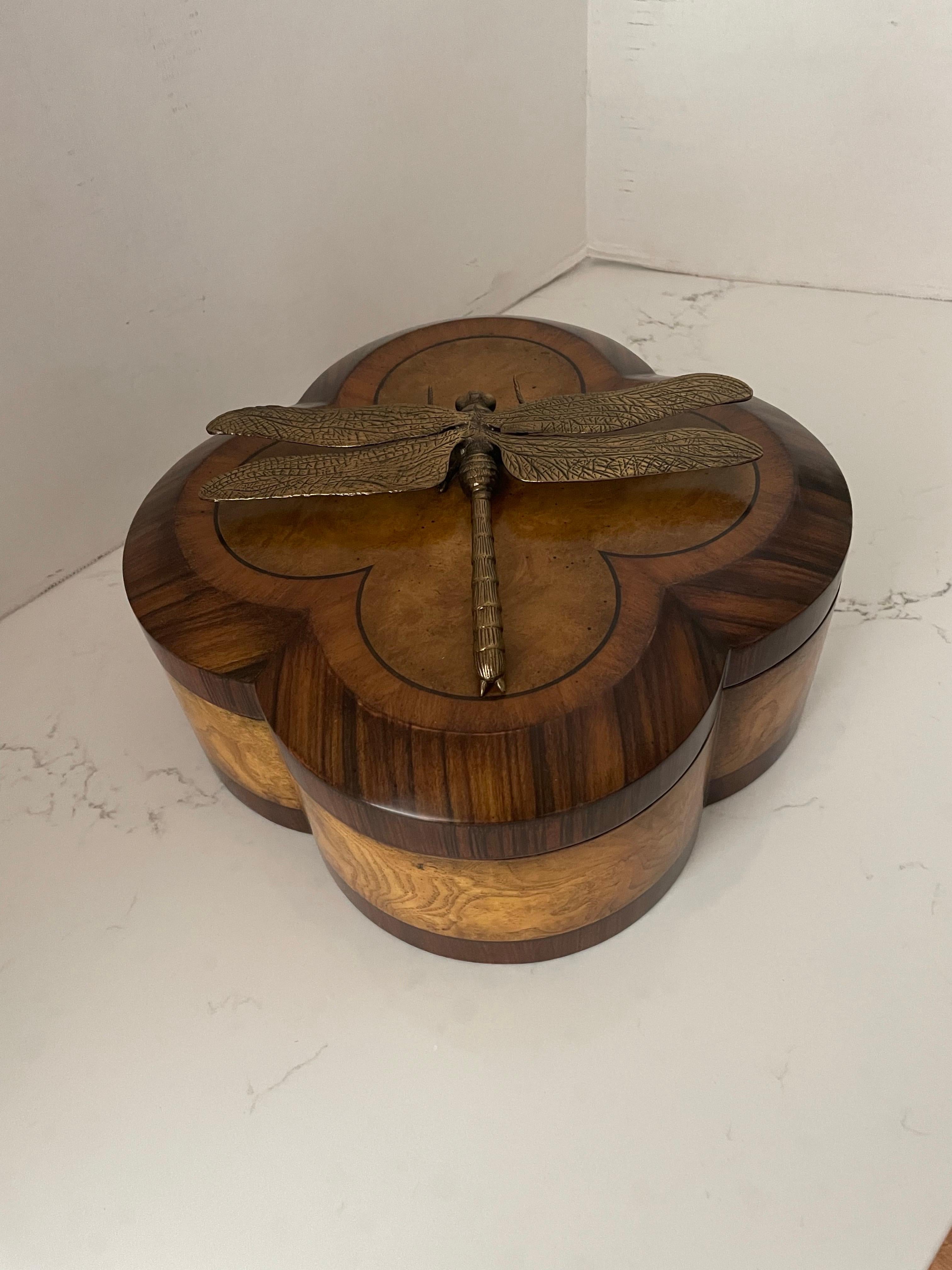Caja hexagonal con bisagras teseladas de piedra blanca Maitland Smith. en venta 4