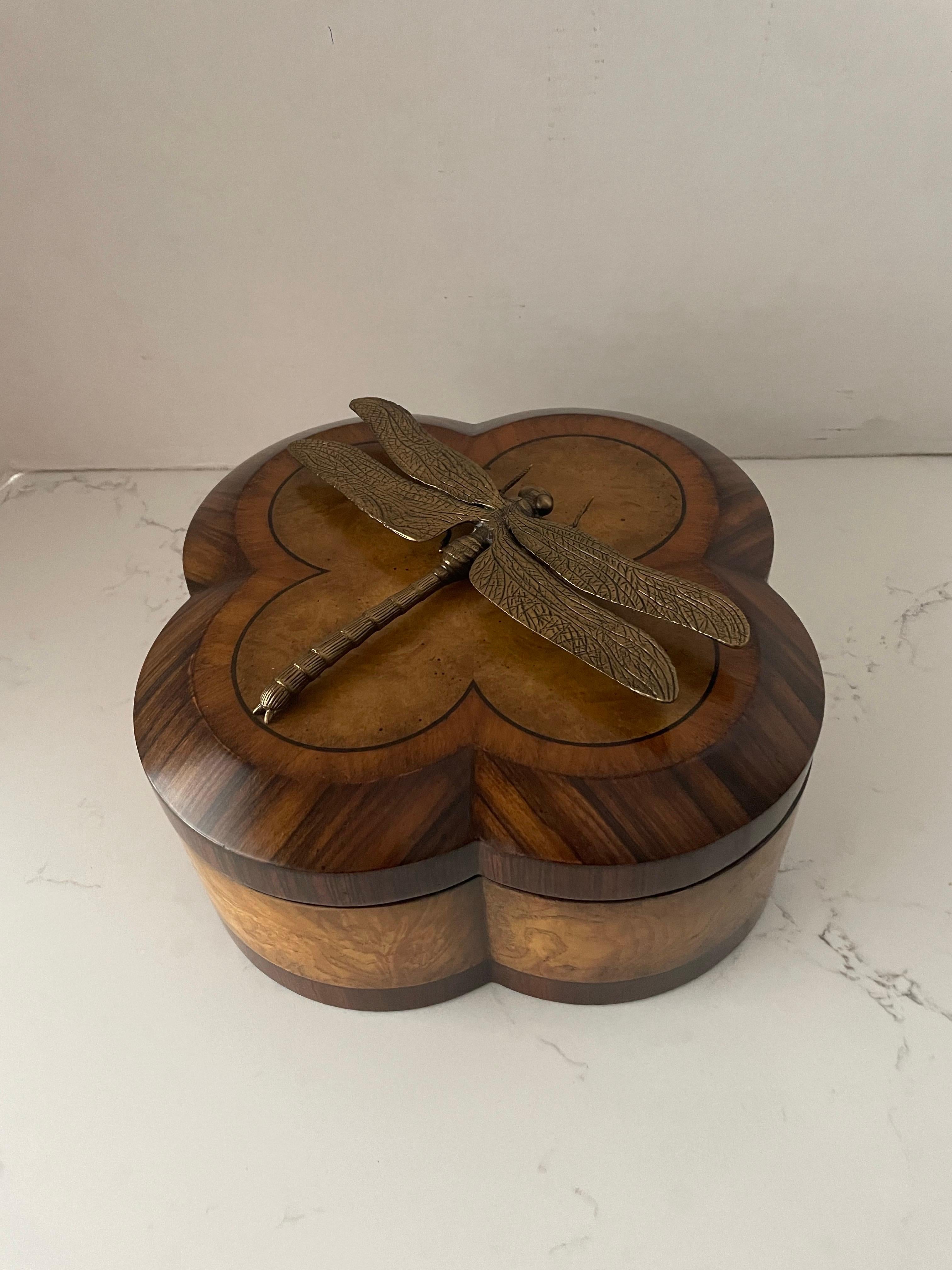 Caja hexagonal con bisagras teseladas de piedra blanca Maitland Smith. en venta 5