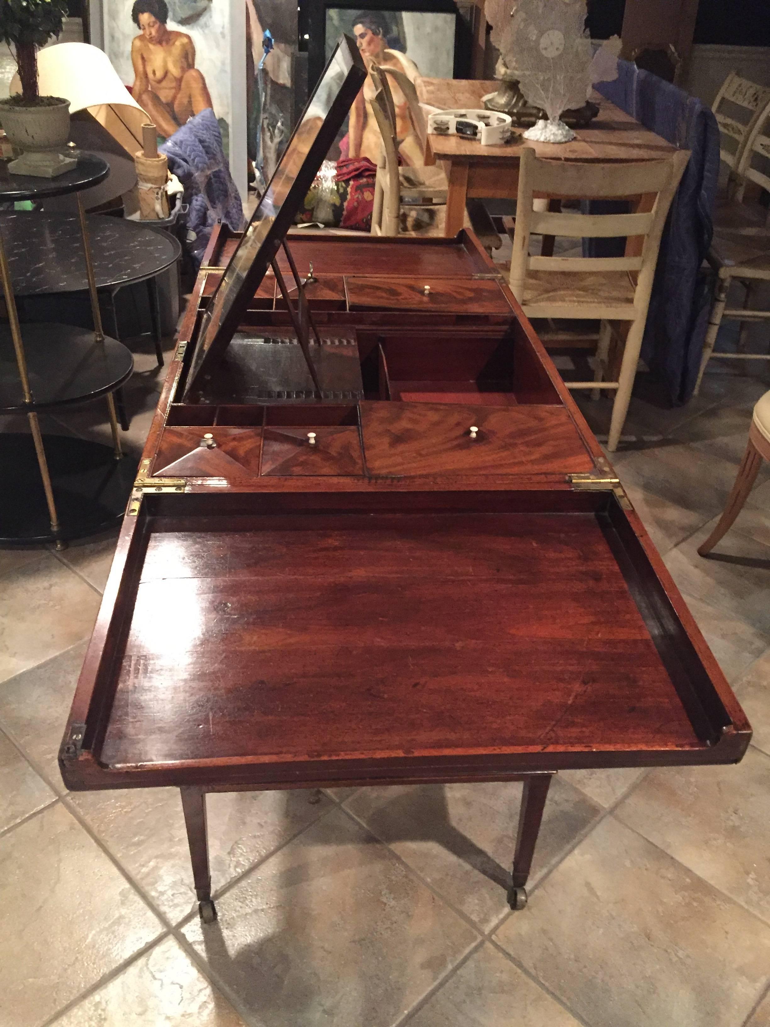 Gentleman's Dressing Table In Excellent Condition In Winnetka, IL