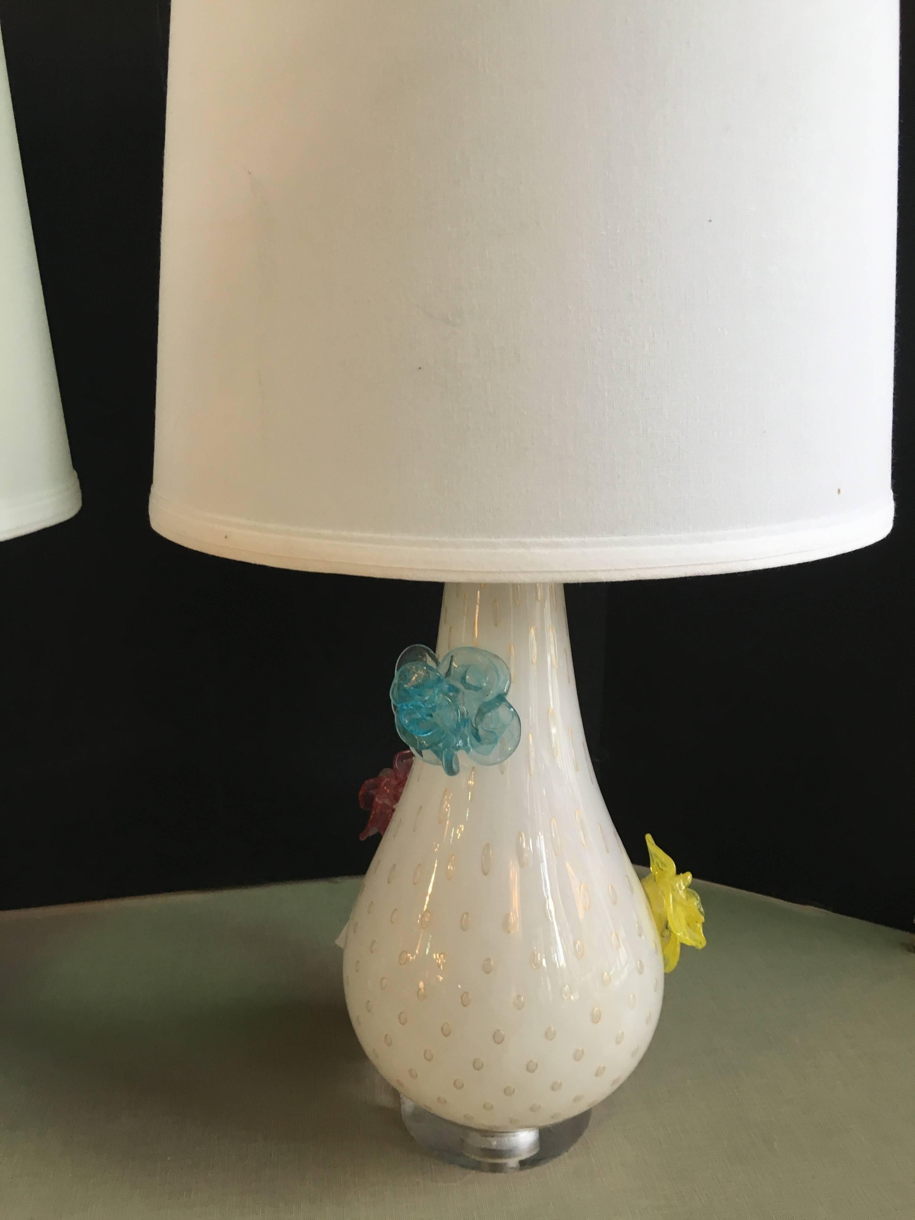 A pair of Murano glass lamps with flowers.