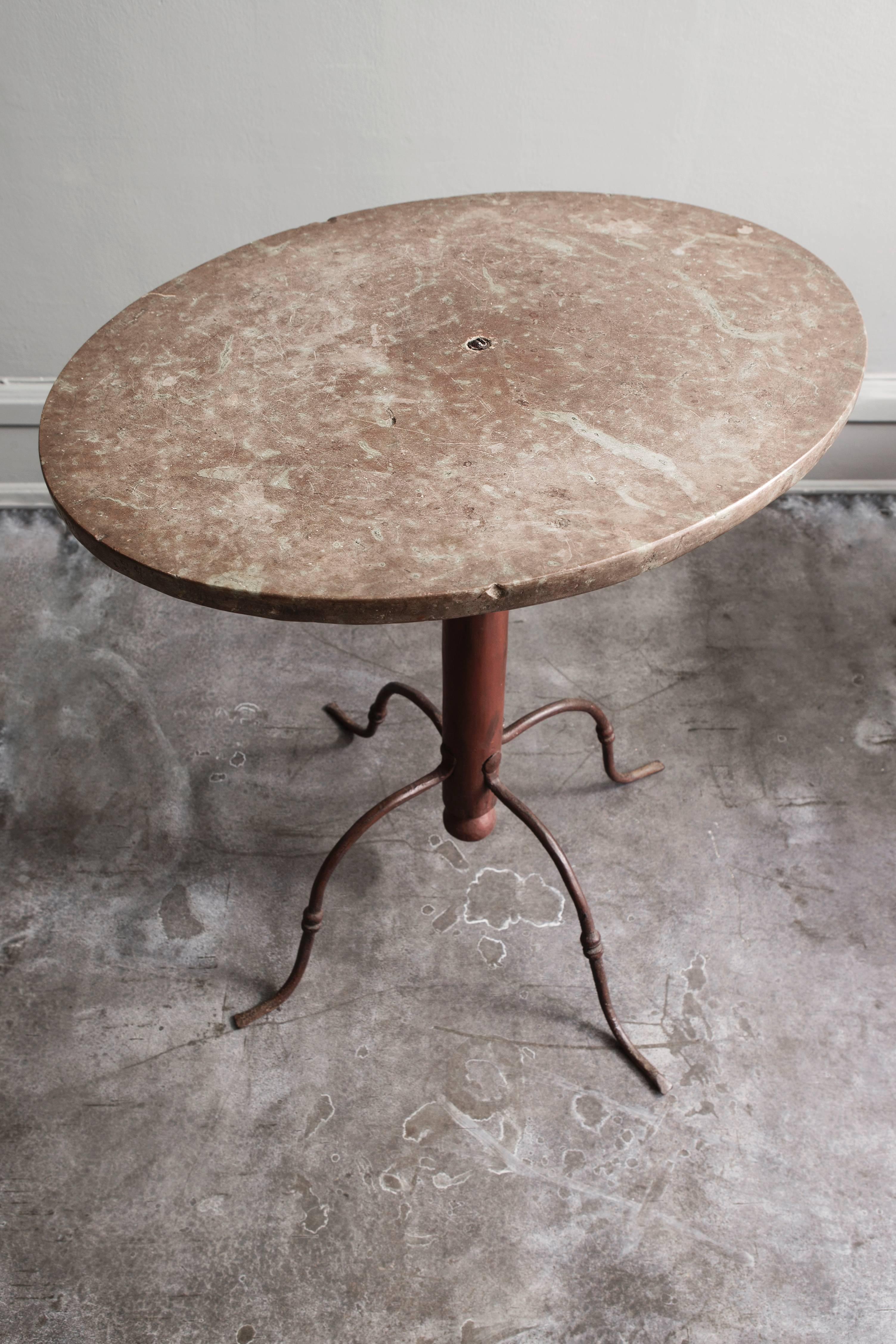 Very rare and exquisite Swedish side table. Tabletop made of Öland stone, stem made of painted wood with attached metal legs.
Please note - this item will be shipped from our New York City studio.