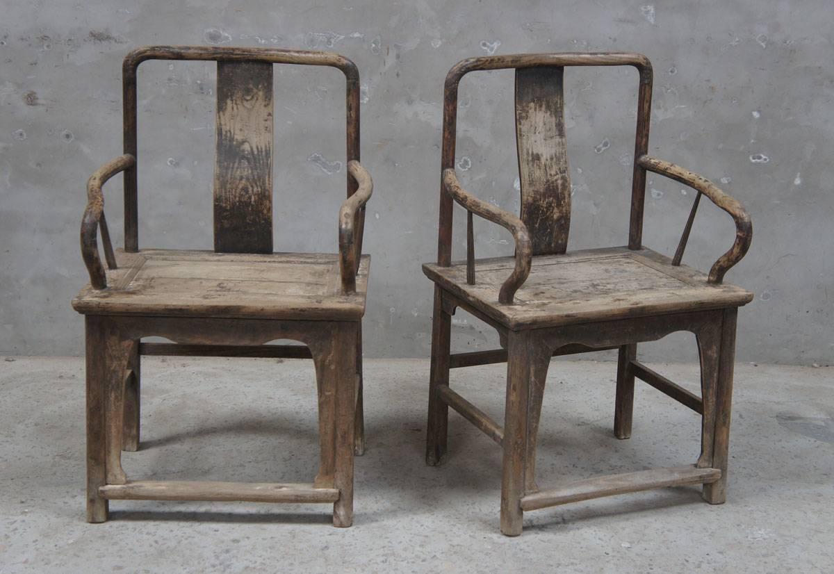 Pair of Chinese chairs in elmwood from the 18th century.
