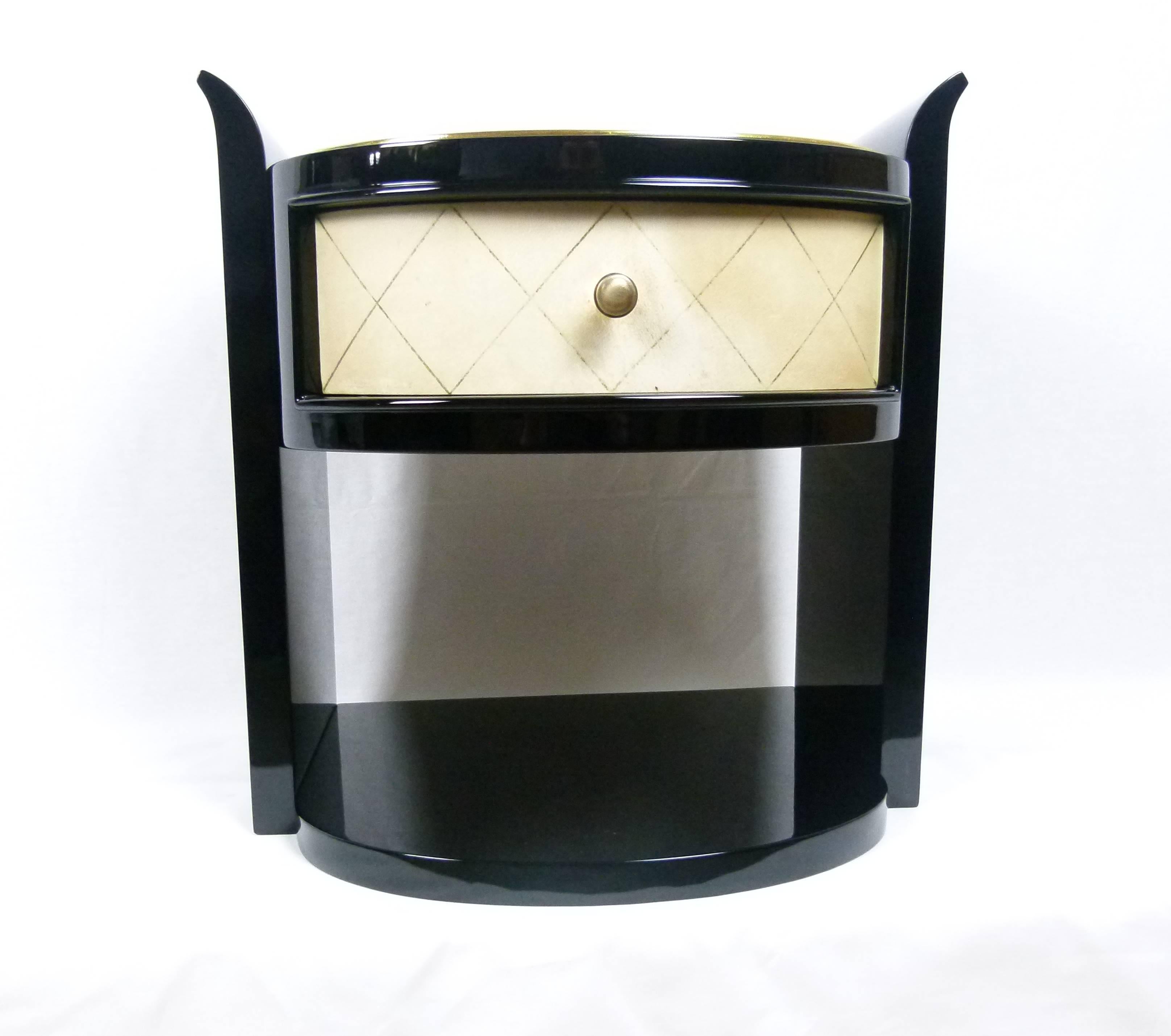Mid-20th Century Pair of Modernist Art Deco Bedside Tables in Lacquer and Parchment
