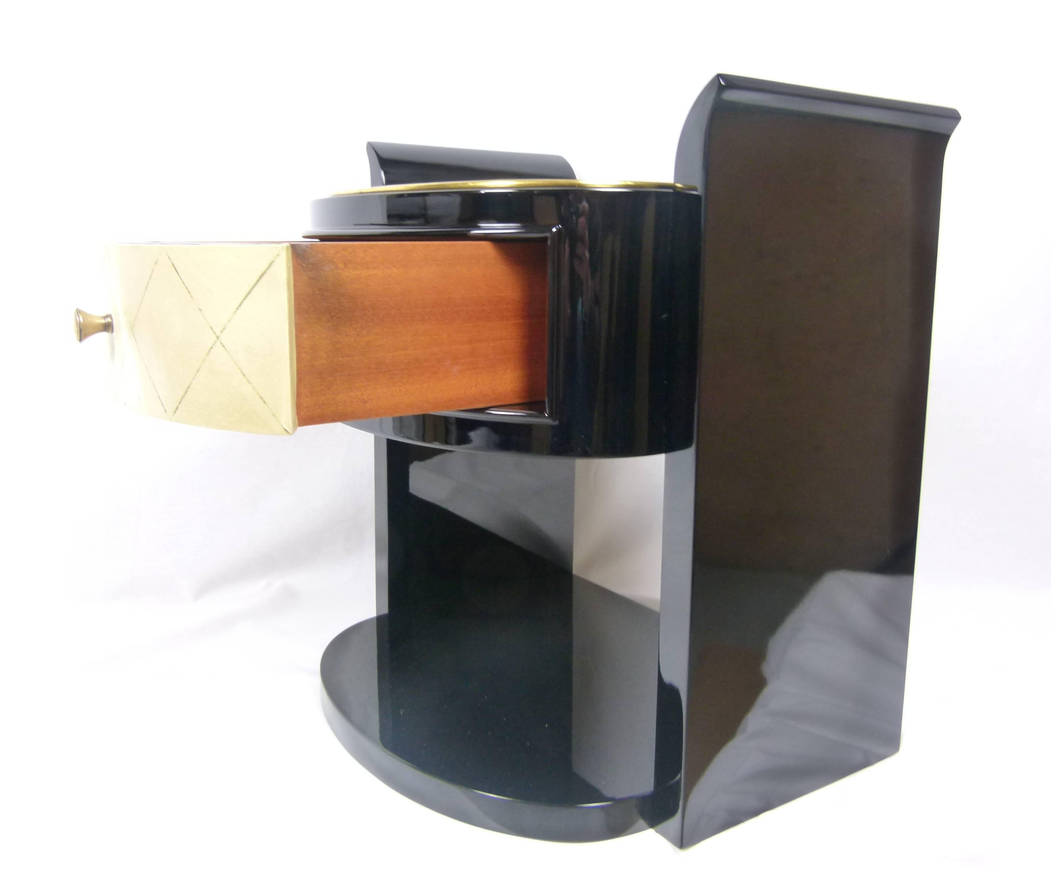Pair of Modernist Art Deco Bedside Tables in Lacquer and Parchment 4