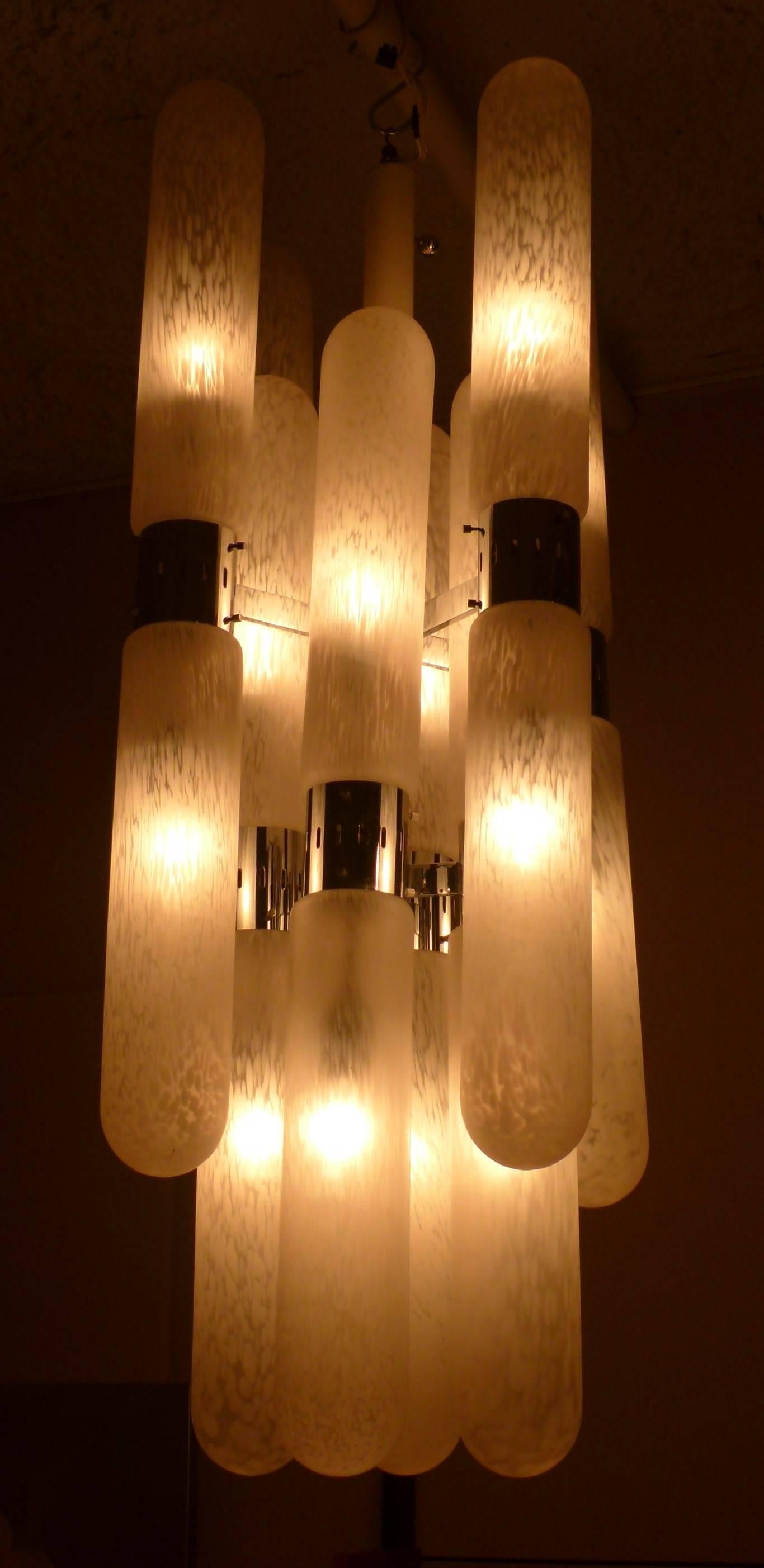 1960s Italian Chandelier with 16 Lights by Carlo Nazon In Excellent Condition In Saint-Ouen, FR