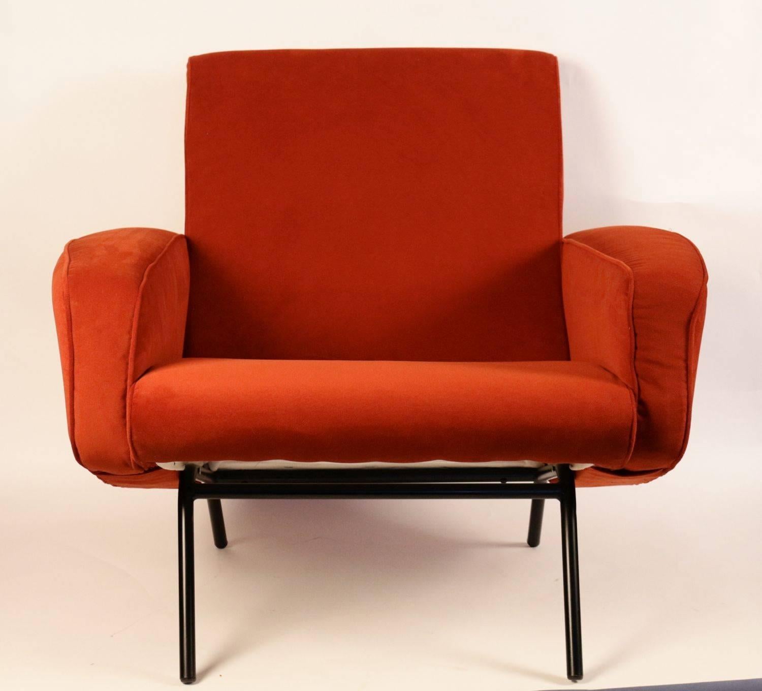 Pair of armchairs created by Pierre Paulin in 1955 edited by Thonet.
Orange-red fabric (short velvet). They stand on four tubular legs in black lacquer.
They have been completely restored (fabric and upholstery) the fabric is from Maison