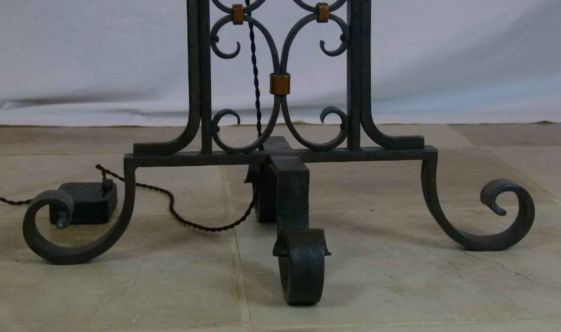 1940s Three Lights Wrought Iron Floor Lamp In Excellent Condition In Saint-Ouen, FR