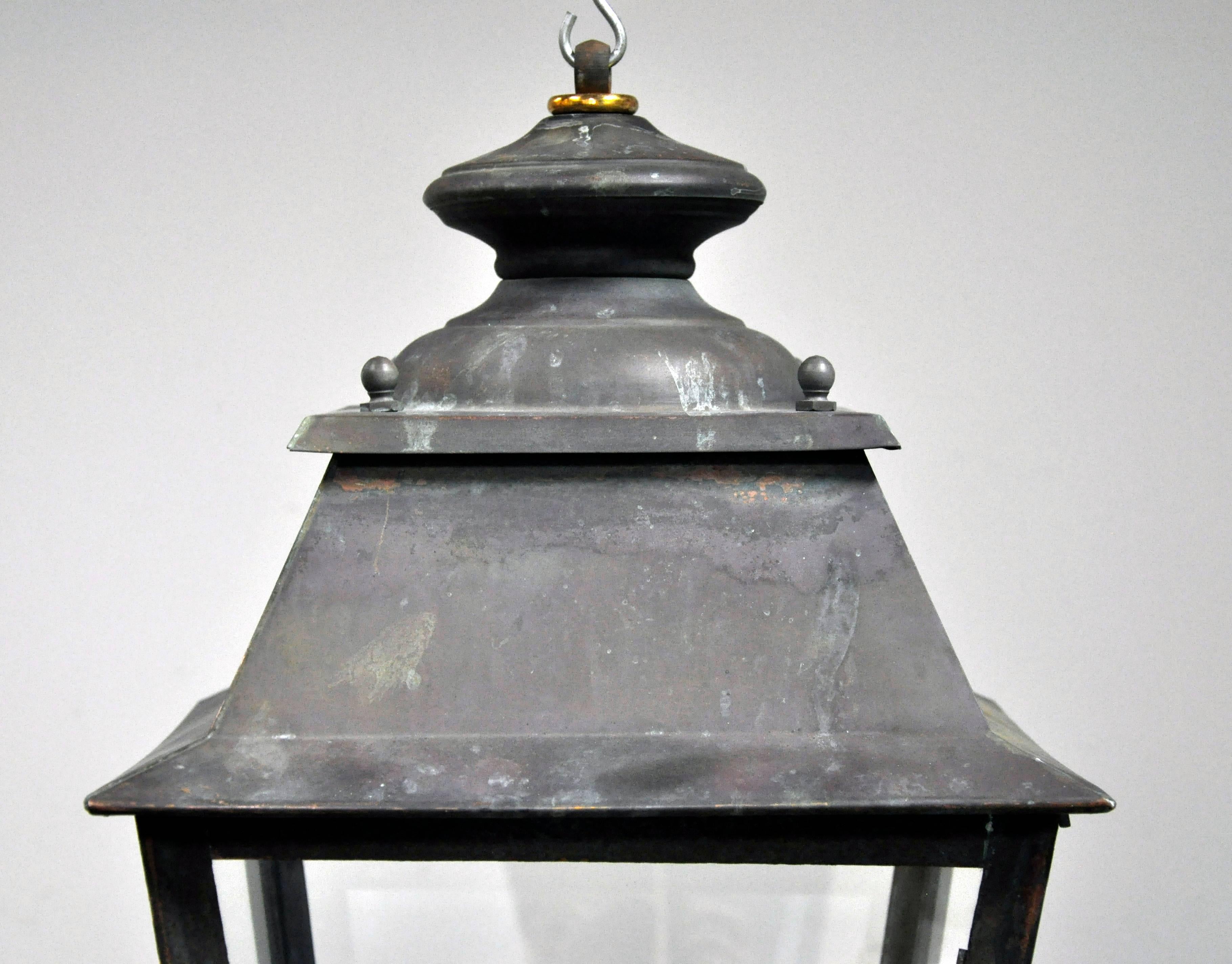 Old French Lantern in Copper and Iron In Excellent Condition For Sale In Houston, TX
