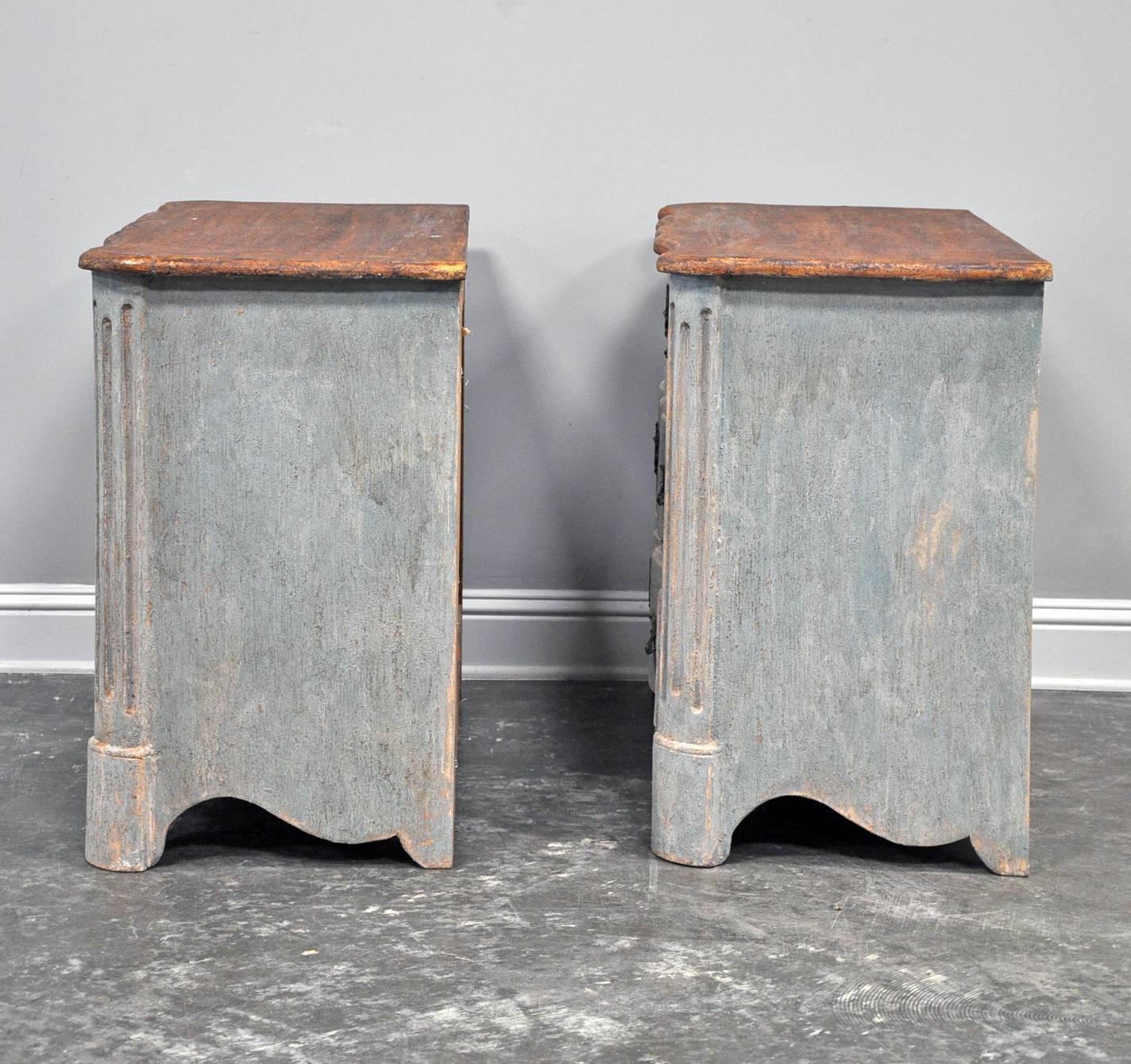 Contemporary Pair of Archer's Bow Front Style French Commodes with Painted Finish
