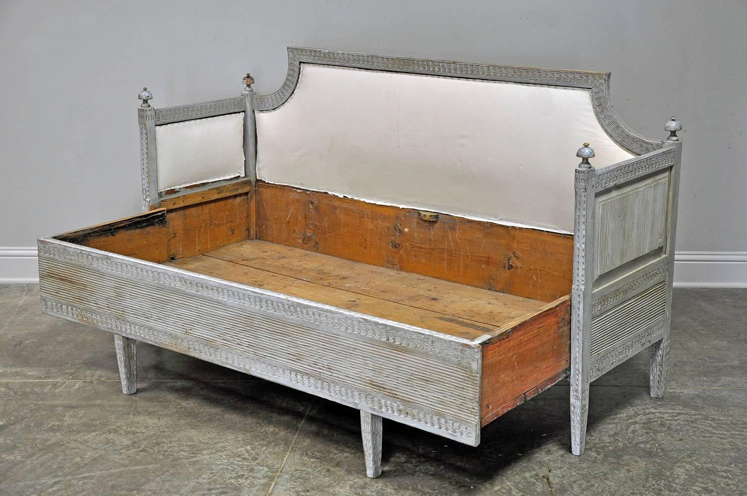 Gustavian Swedish Daybed with Original and Functioning Trundle