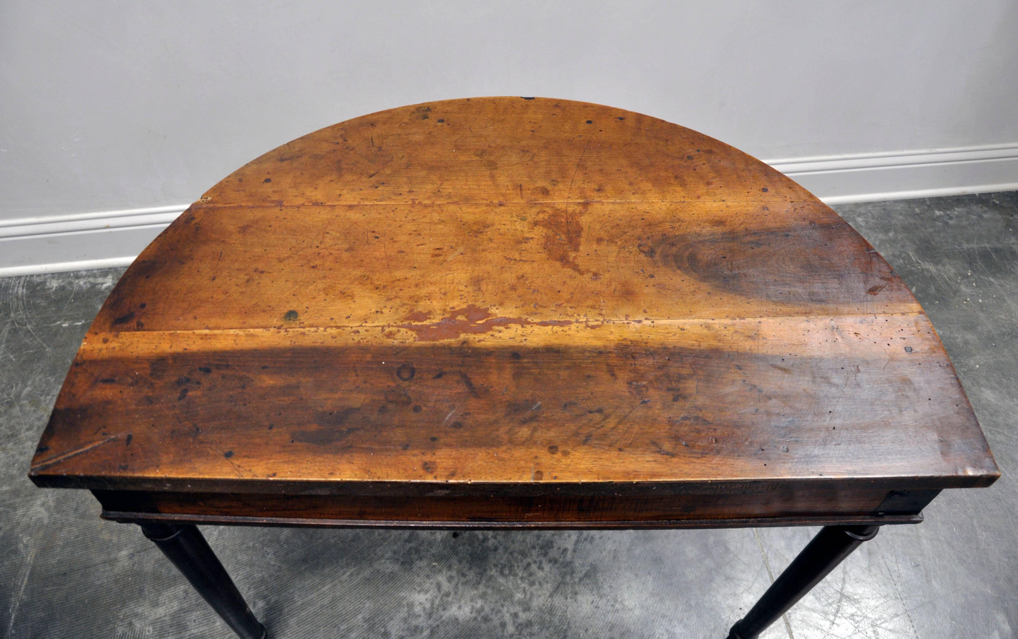 19th Century French Demilune Table in Walnut In Excellent Condition In Houston, TX
