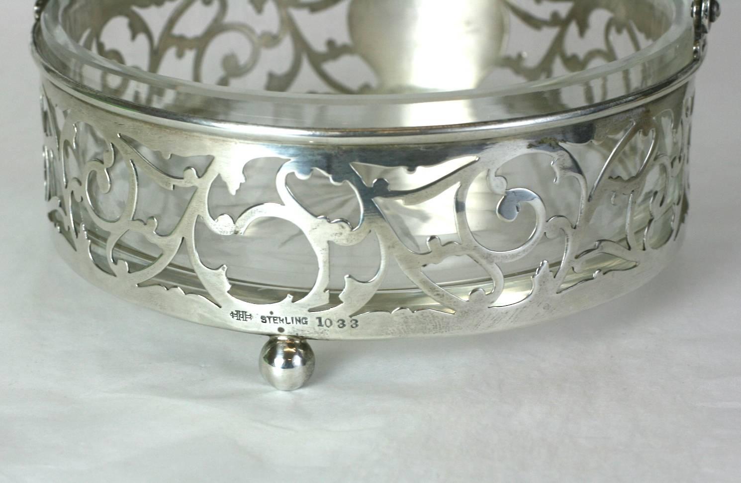 Bombonera con asas de plata siglo XX en venta