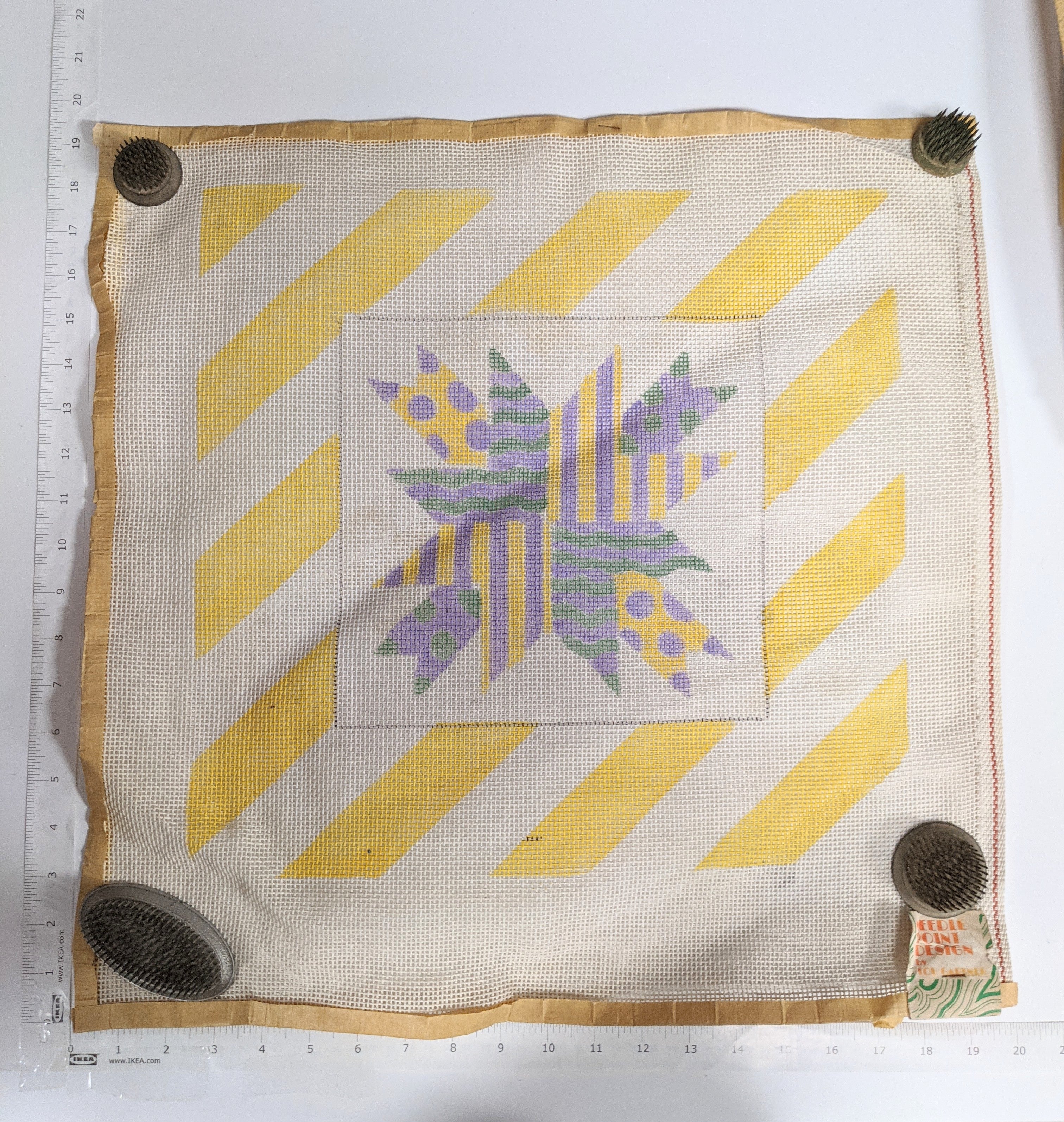 Incantevoli disegni vintage su tela a punta d'ago di Louis J. Gartner Jr. An He era molto conosciuto nel mondo del design come consulente di Sothebys, artista e designer con boutique a Bergdorf Goodman e Palm Beach specializzate in aguglieria