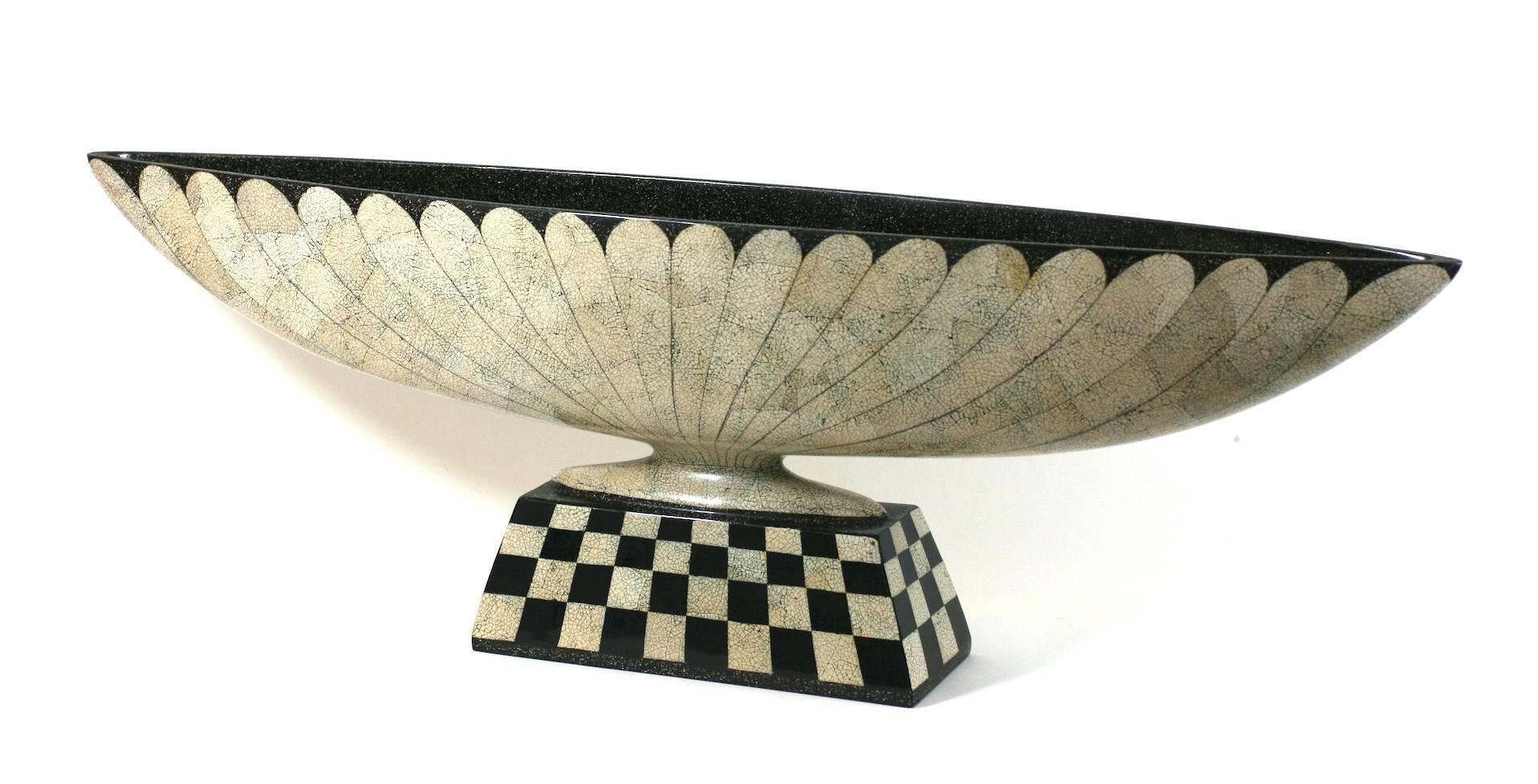 Art Deco Revival lacquer and eggshell low tazza/centerpiece. Adapting its style from Jean Dunand, the Art Deco lacquer master.
Excellent condition.
 