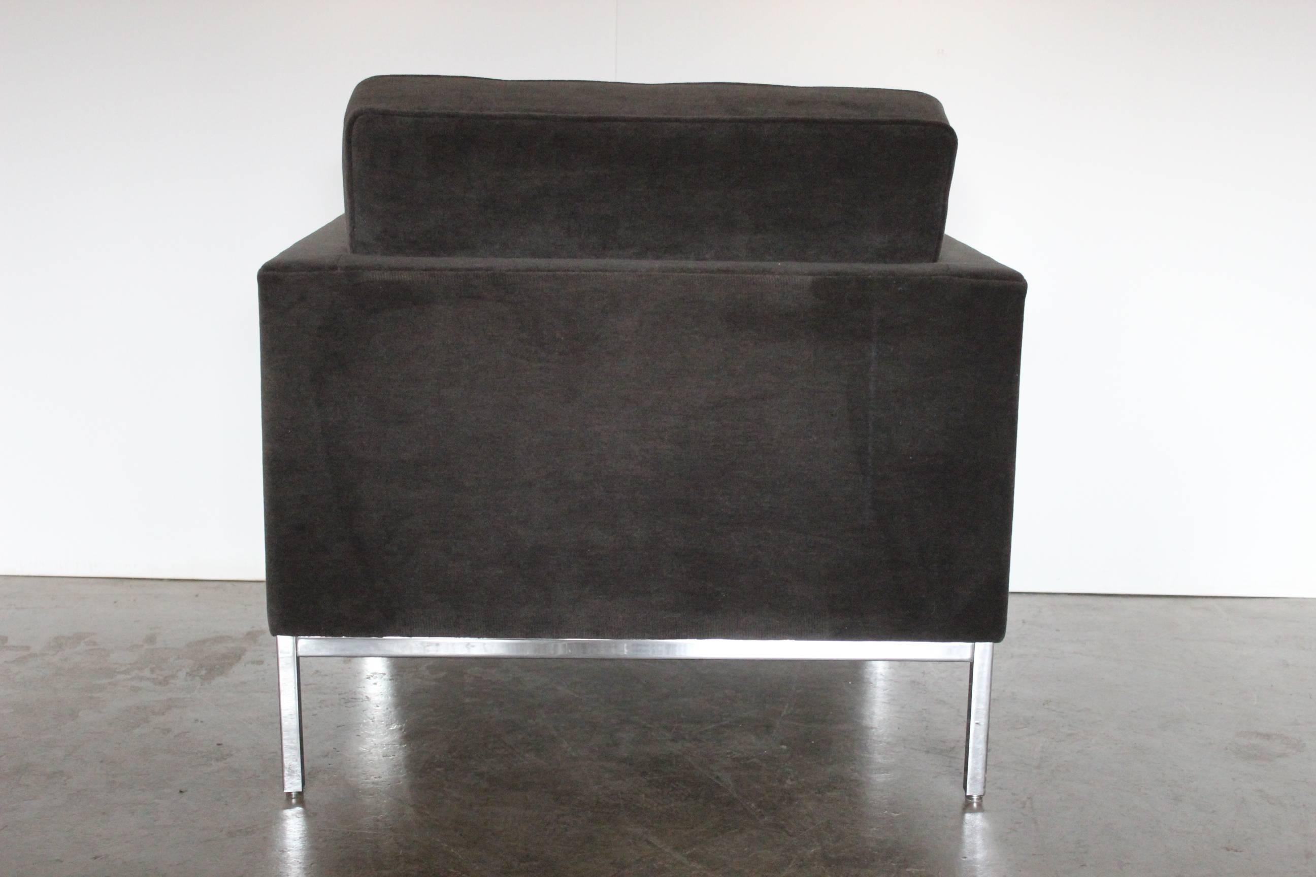 On offer on this occasion is a rare, original “Florence Knoll” lounge chair, from the world renown furniture house of Knoll Studio, dressed in a sublime dark-grey velvet fabric and with polished chrome framework.

As you will no doubt be aware by