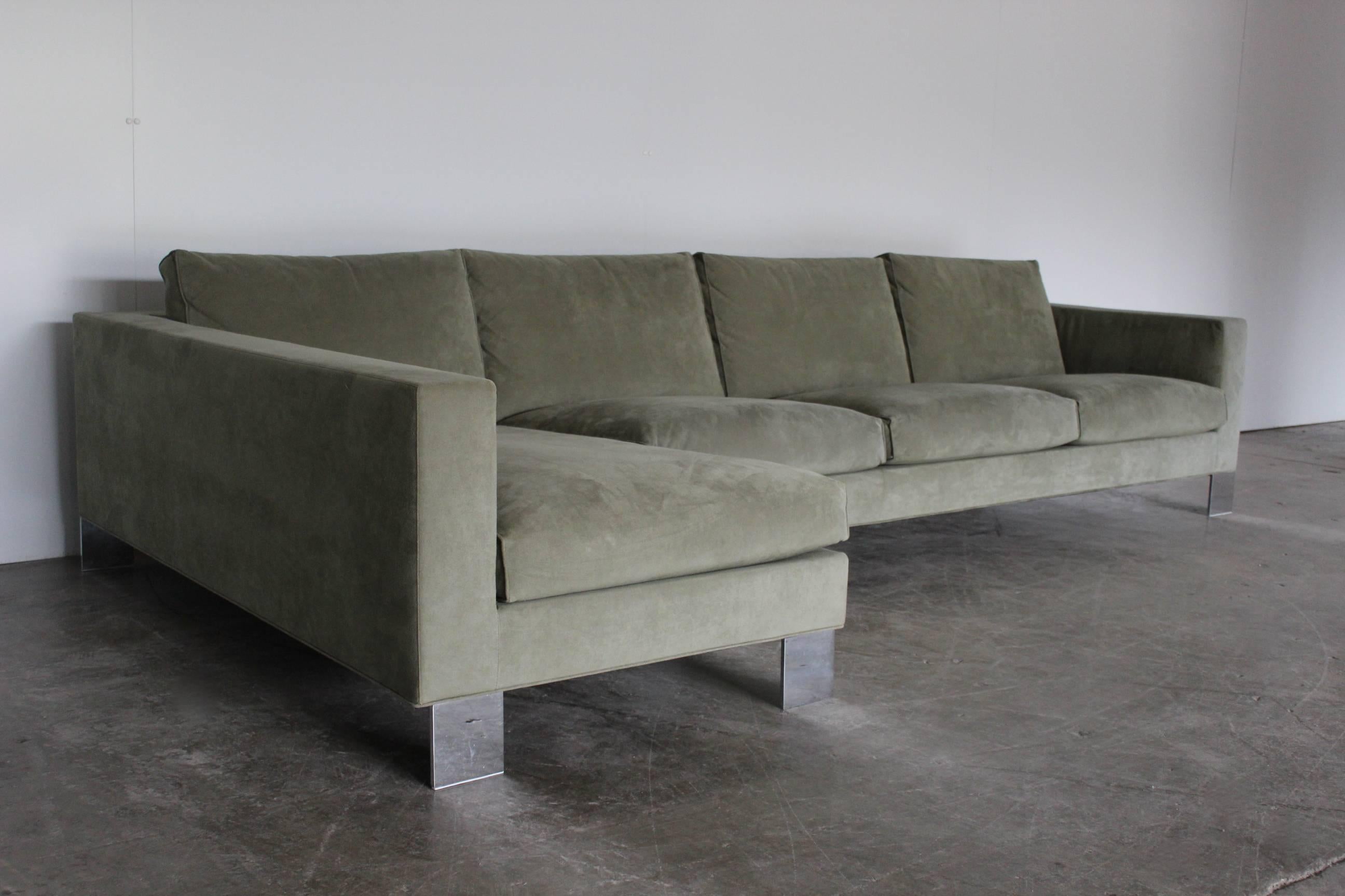 Minotti Pollock: Viersitzer-Sofa in L-Form in Salvia Alcantara, Rodolfo Dordoni (Moderne)