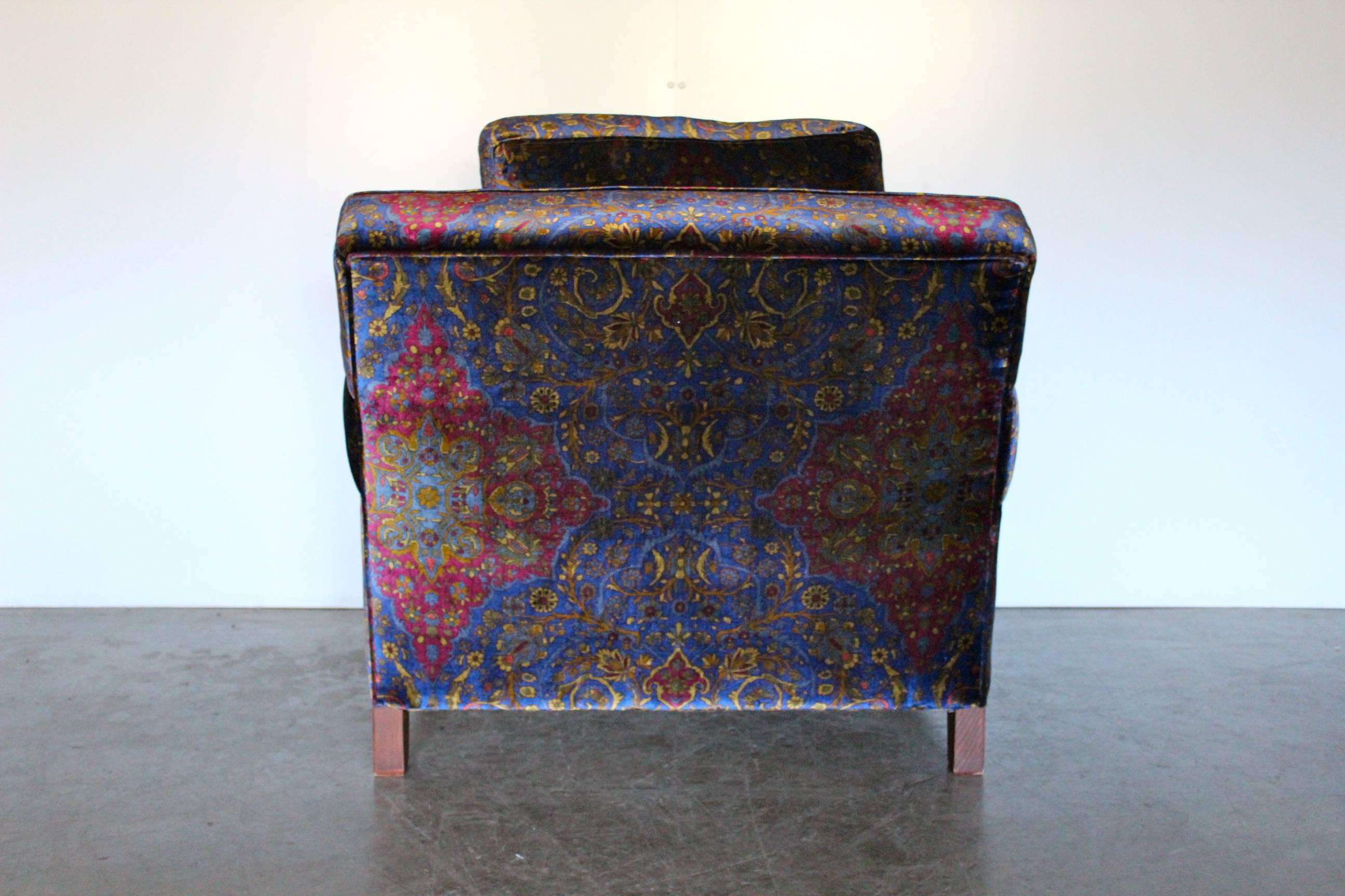 On offer on this occasion is an incredibly rare, large Ralph Lauren “Club” armchair (one of two identical armchairs available currently) dressed in a peerless, top-grade, Ralph Lauren Paisley velvet fabric in a myriad of rich, deep tones.
As you