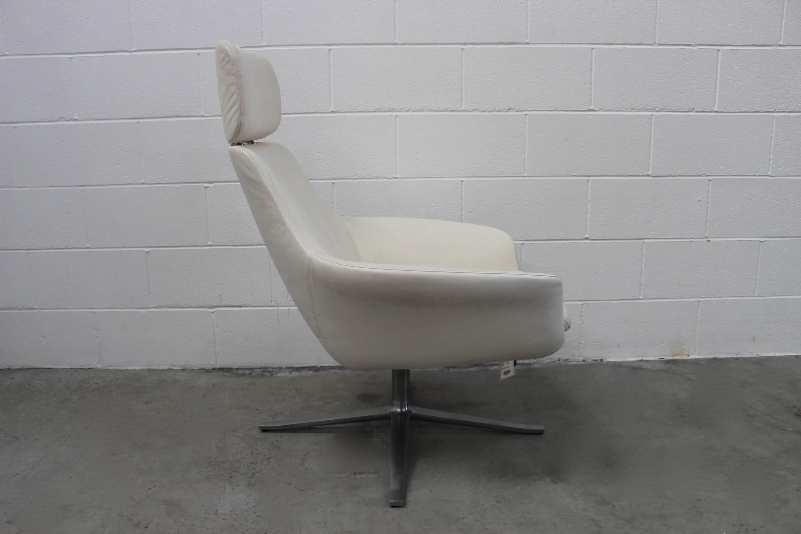 Walter Knoll Oscar-Sessel und Hocker aus cremefarbenem Leder von PearsonLloyd (Moderne)