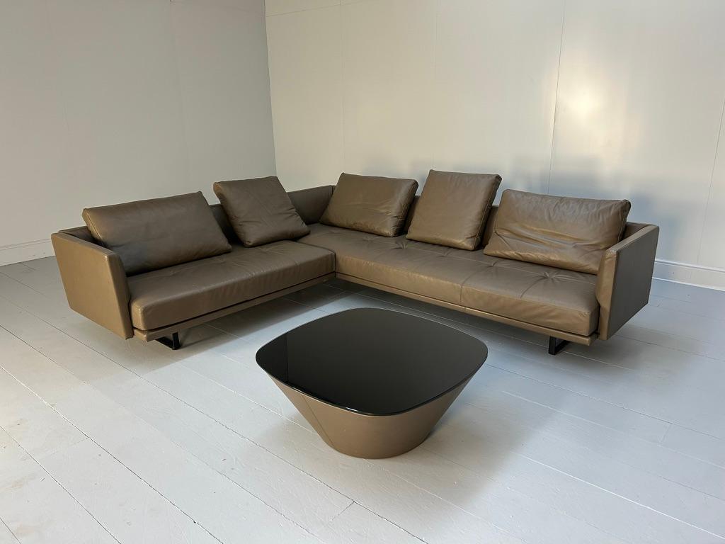 On this occasion, the piece in question is a rare, impeccable “Prime Time” 5-Seat L-Shape Sofa (consisting of a 490-30 ESR section and a 490-15-ASL section) and complimenting “Ameo” occasional-table with black-glass, from the world renown German