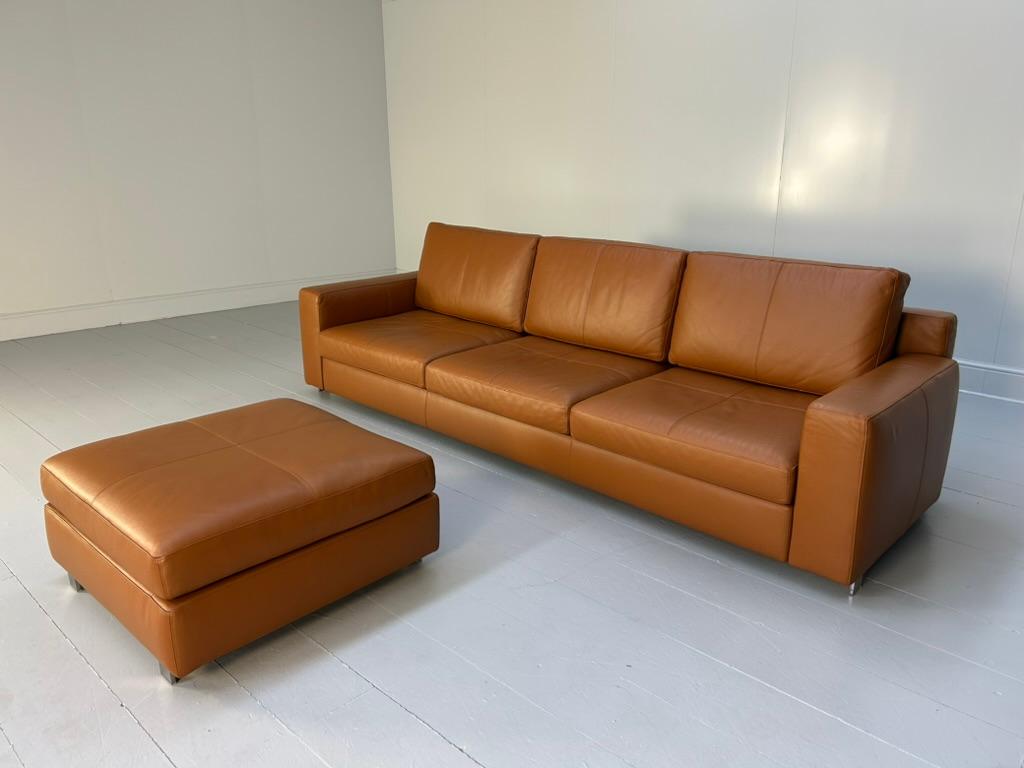 L'offre porte sur un immense et sublime ensemble canapé 4 places et pouf 