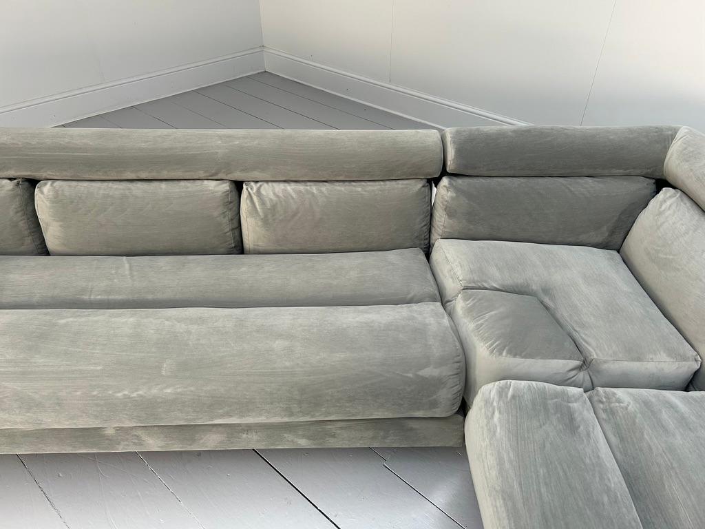 Vladimir Kagan L-Shape 5-Seat Sectional Sofa - In Pale-Grey Velvet For Sale 6