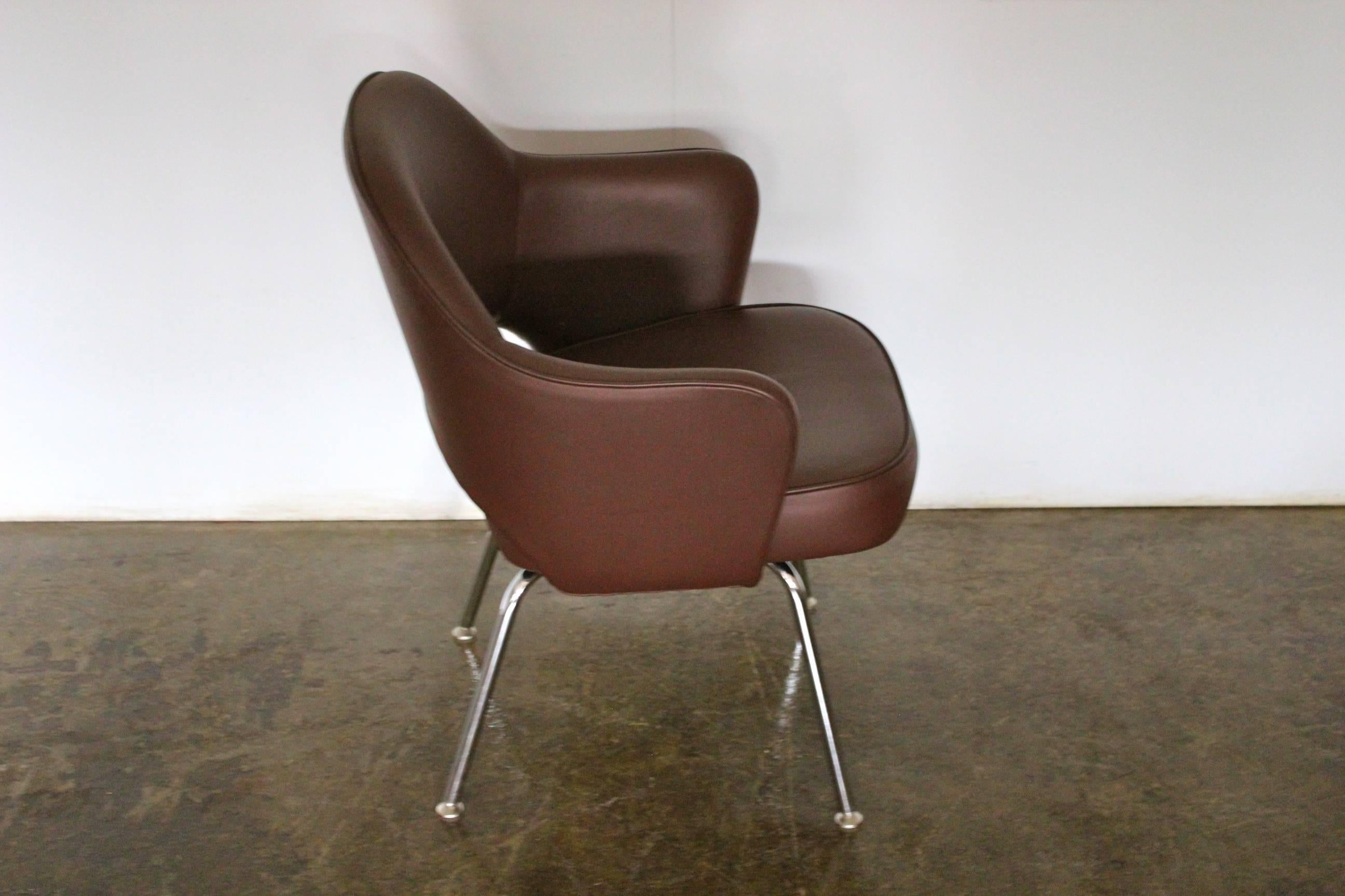 American Knoll Studio “Saarinen Executive” Armchair in “Volo” Brown Leather For Sale