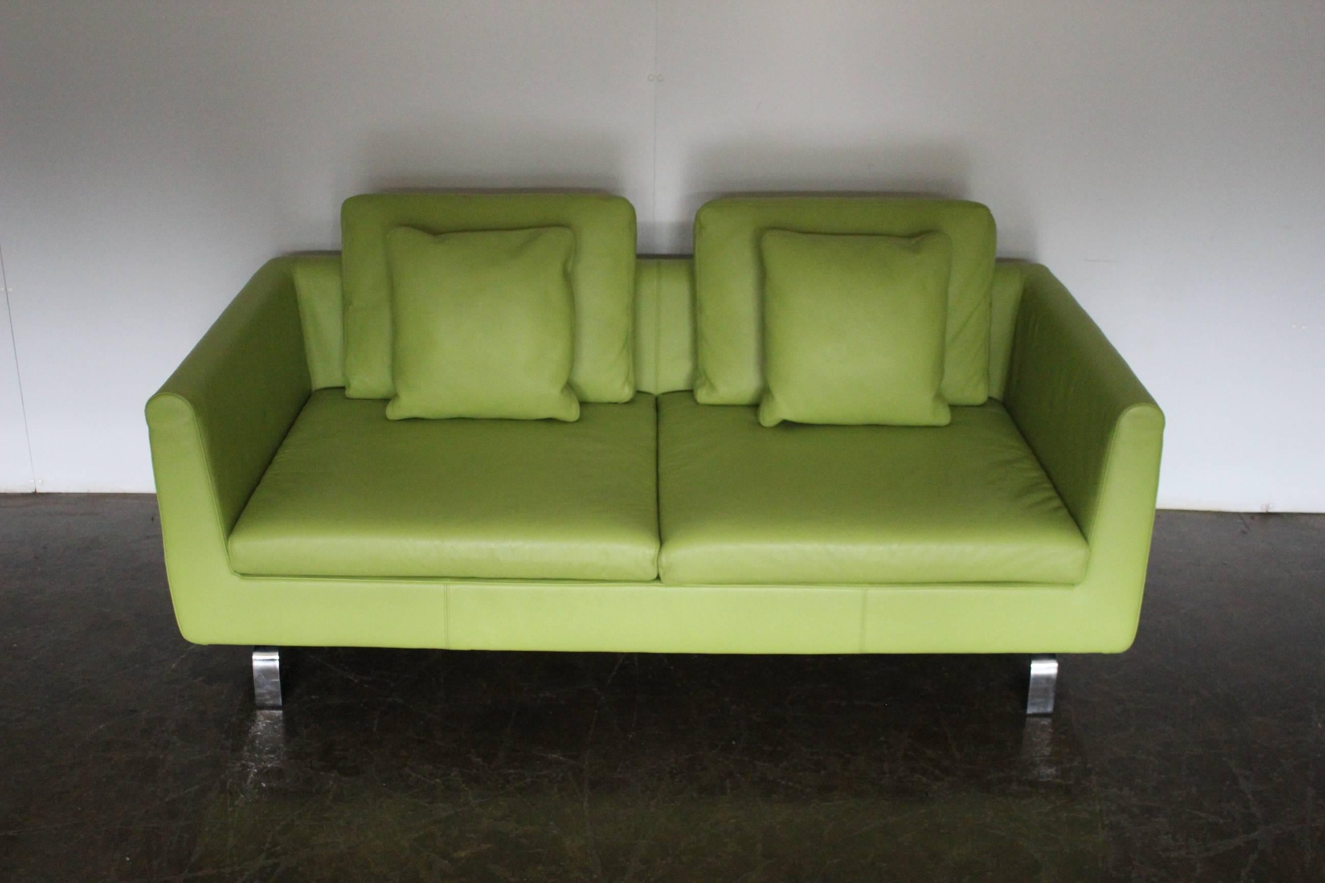 Metalwork Pair of Walter Knoll 2.5-Seat Sofa in Pristine Lime-Green “Pelle” Leather