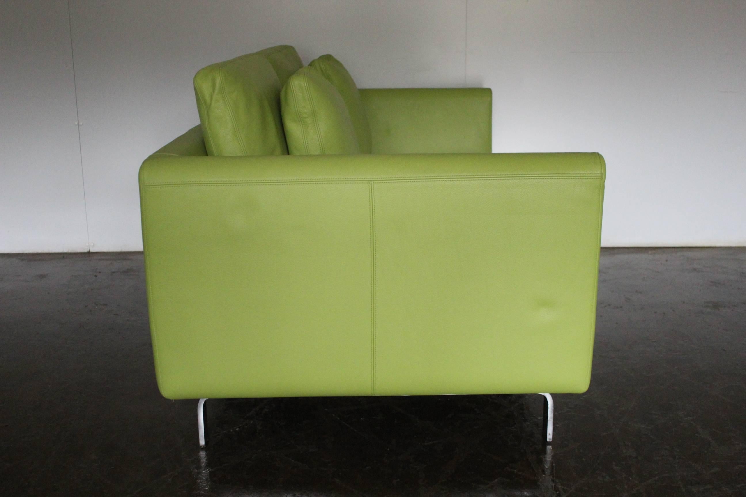 Modern Pair of Walter Knoll 2.5-Seat Sofa in Pristine Lime-Green “Pelle” Leather