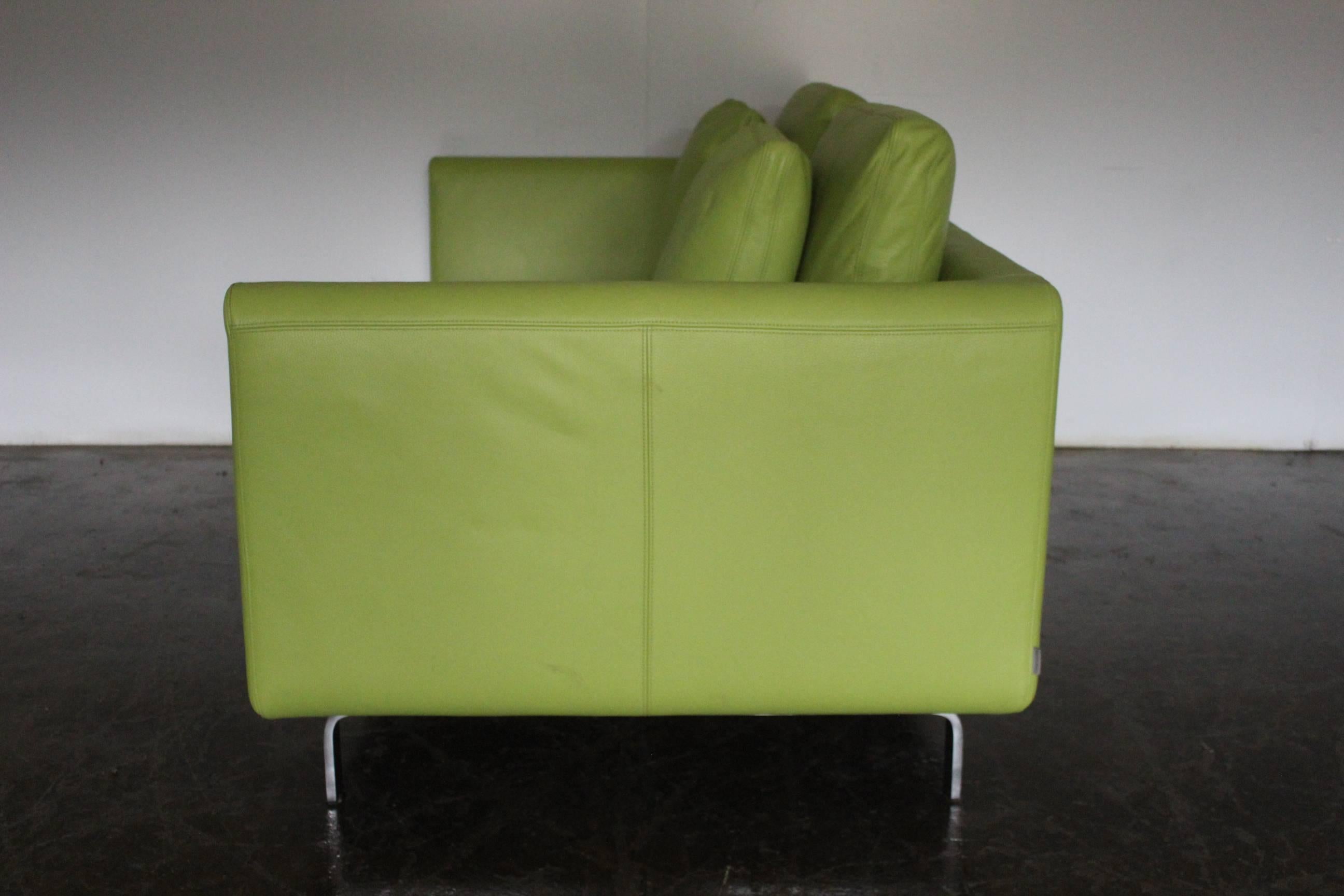 German Pair of Walter Knoll 2.5-Seat Sofa in Pristine Lime-Green “Pelle” Leather