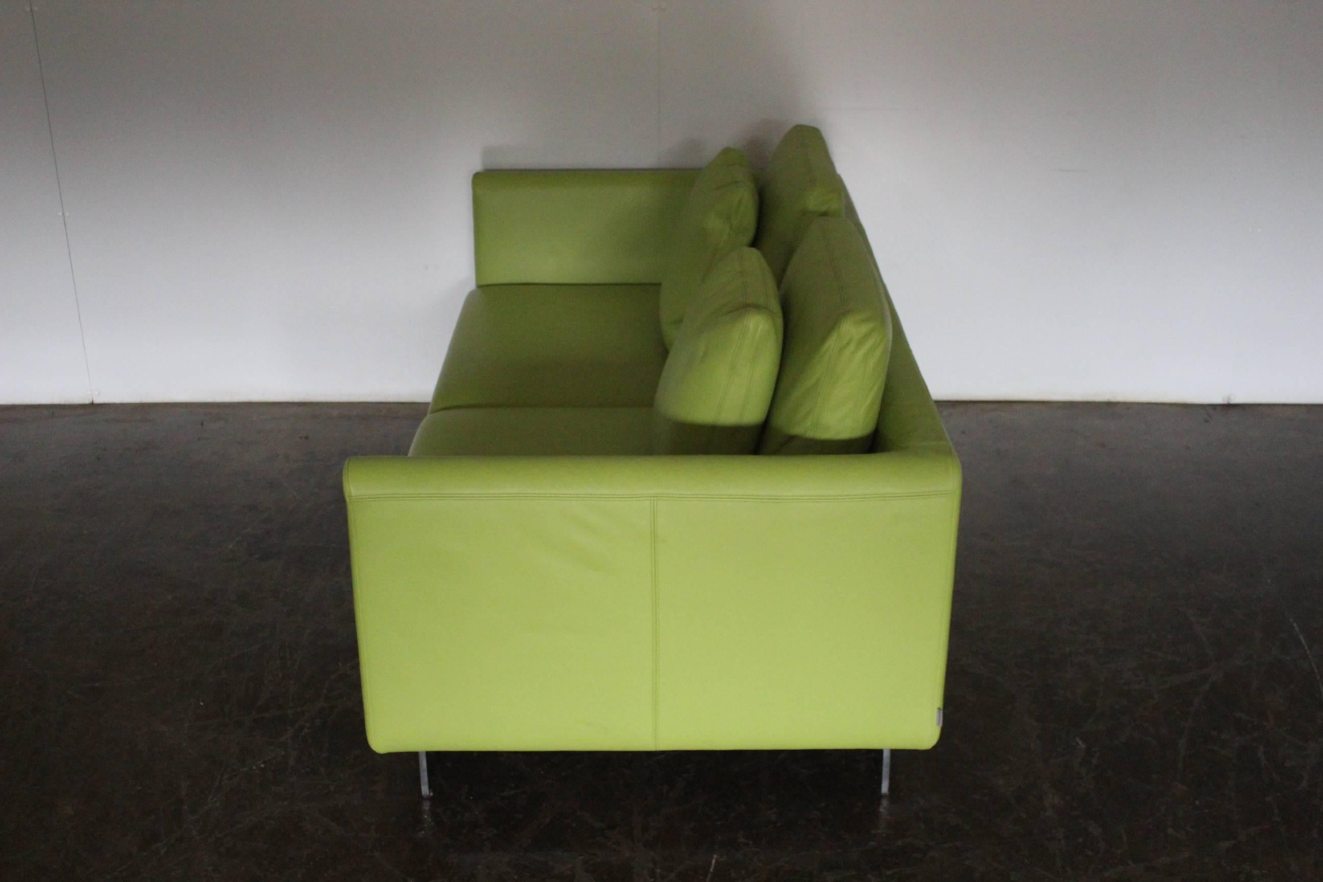 Contemporary Pair of Walter Knoll 2.5-Seat Sofa in Pristine Lime-Green “Pelle” Leather