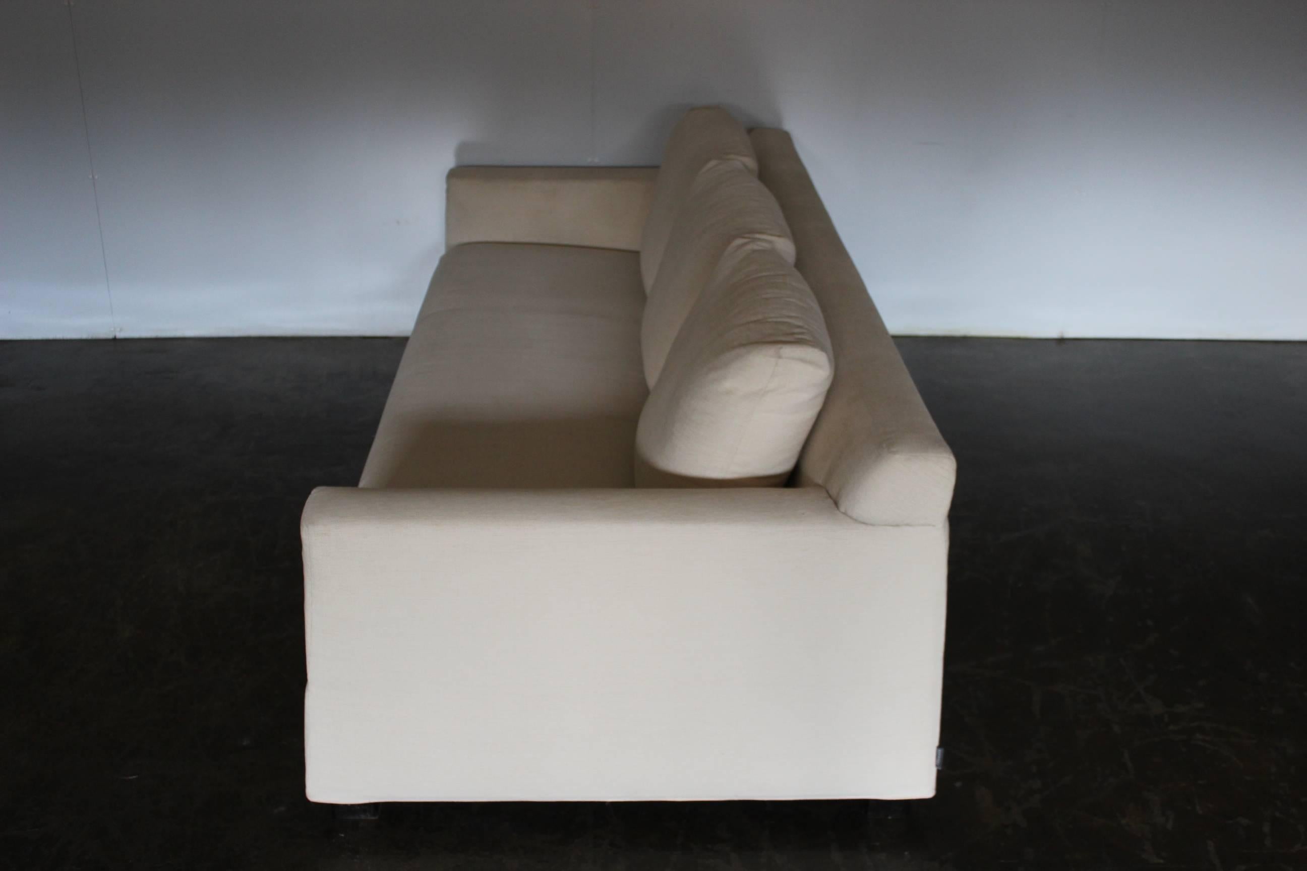 Minotti “Gilbert” Three-Seat Sofa in Neutral Cream “Corda” Fabric In Excellent Condition In Barrowford, GB