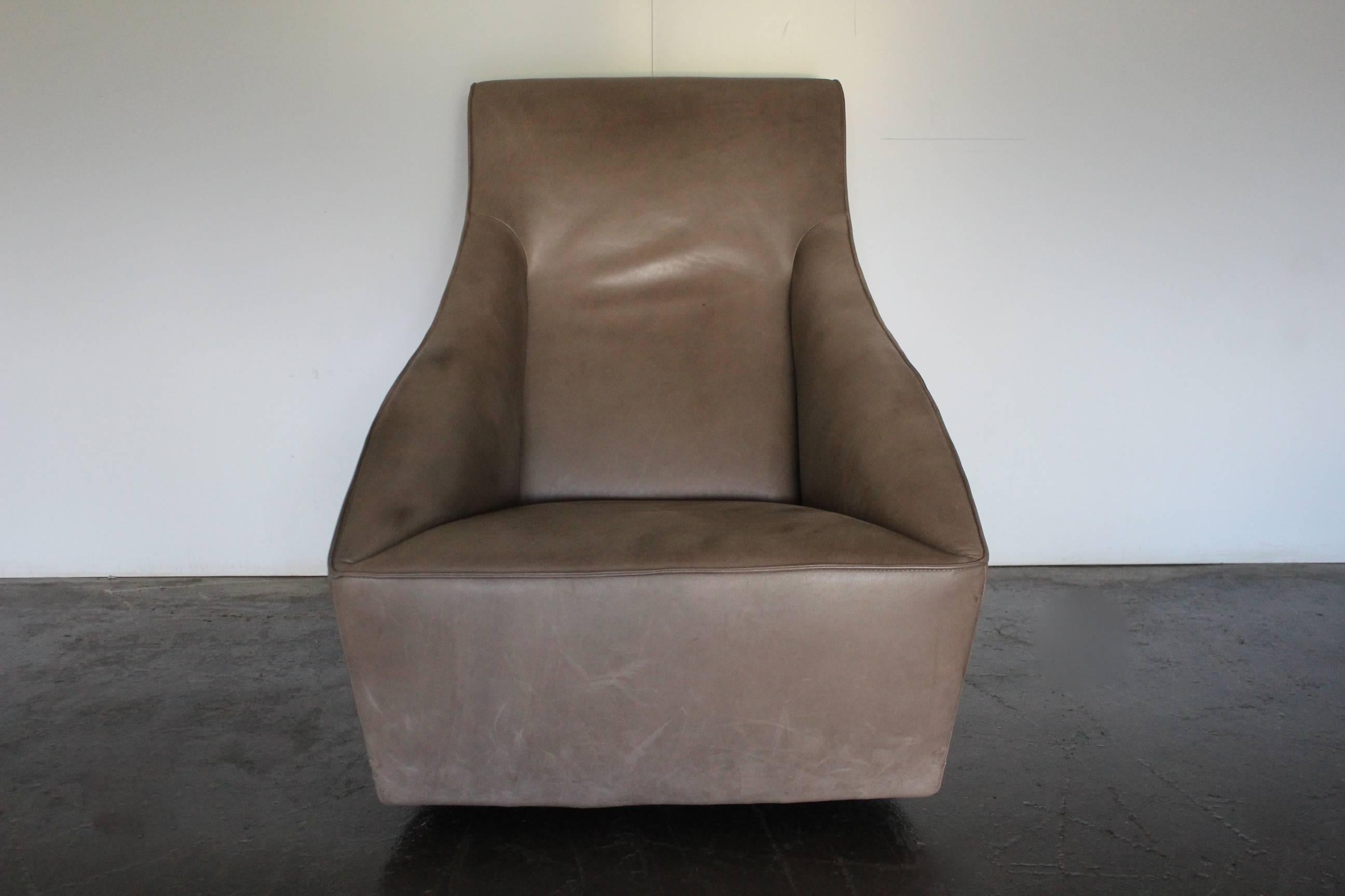 Molteni and C “Doda” Armchair in Pale Walnut-Brown Leather For Sale at ...