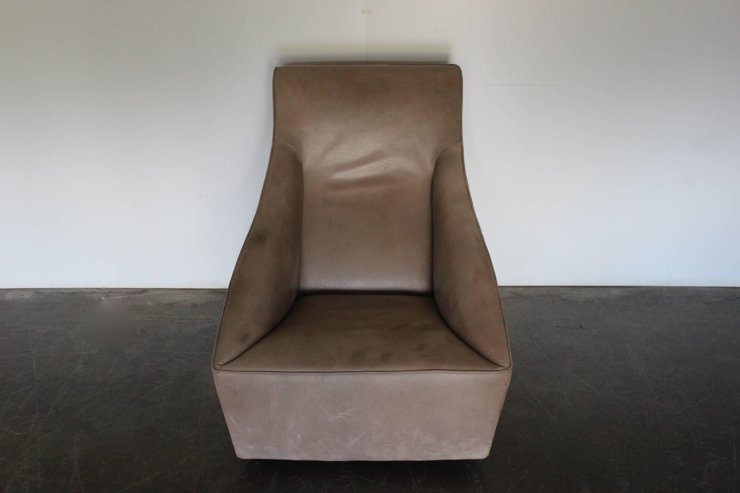 Modern Molteni & C “Doda” Armchair in Pale Walnut-Brown Leather For Sale