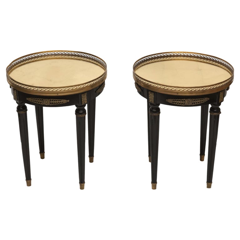 A Pair of Hollywood Regency Style Black Lacquered Side Tables, France 1940. For Sale