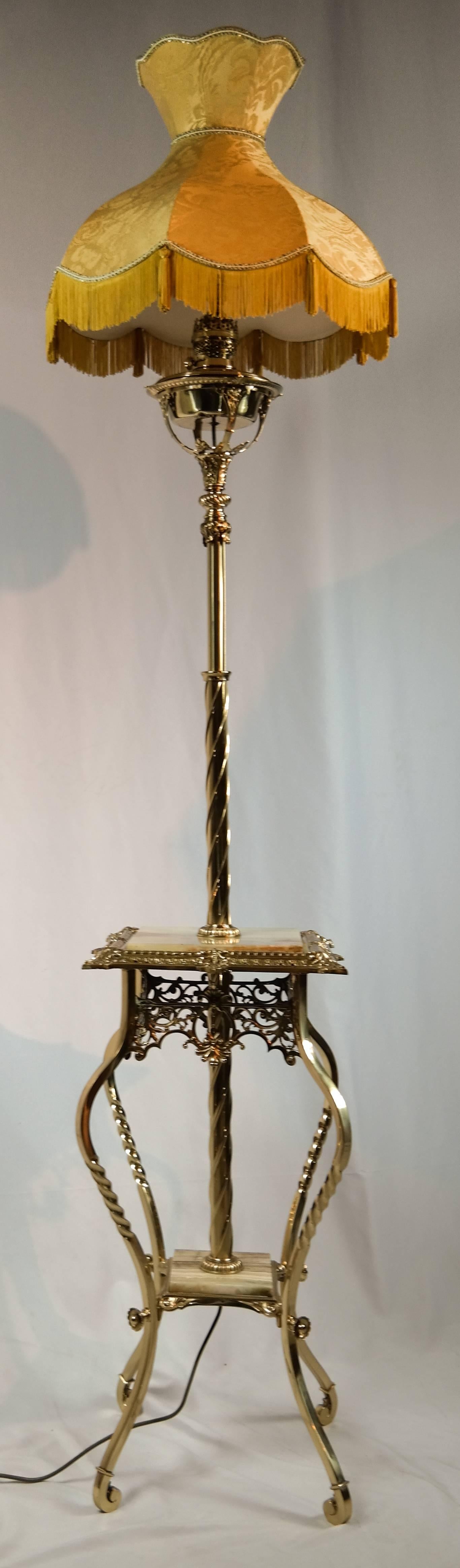 19th century brass floor lamp, converted from an oil lamp, with an onyx top. Superb condition, has been professionally cleaned.

Stand measures 84