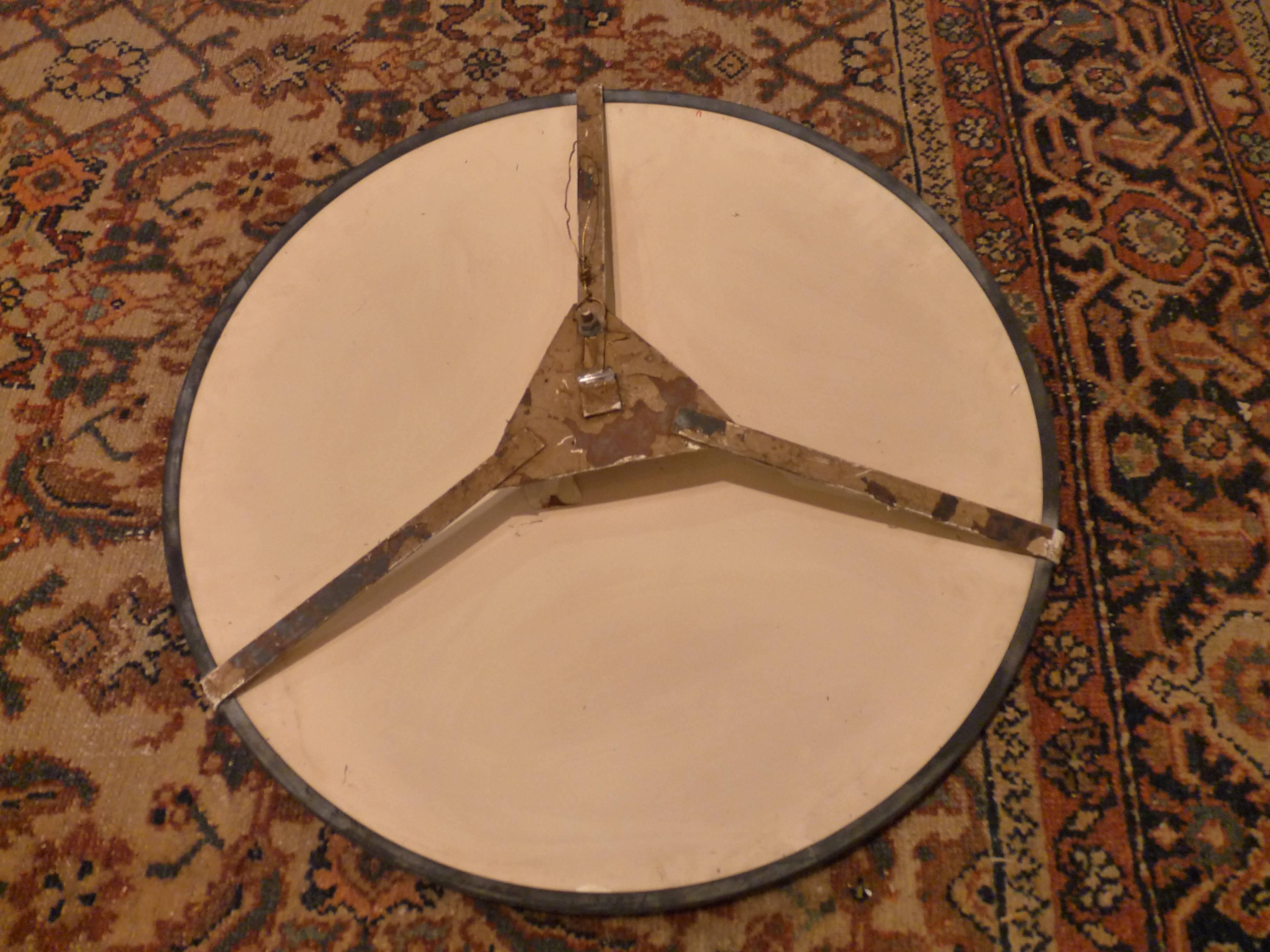 Covex Mirror In Good Condition For Sale In Middleburg, VA