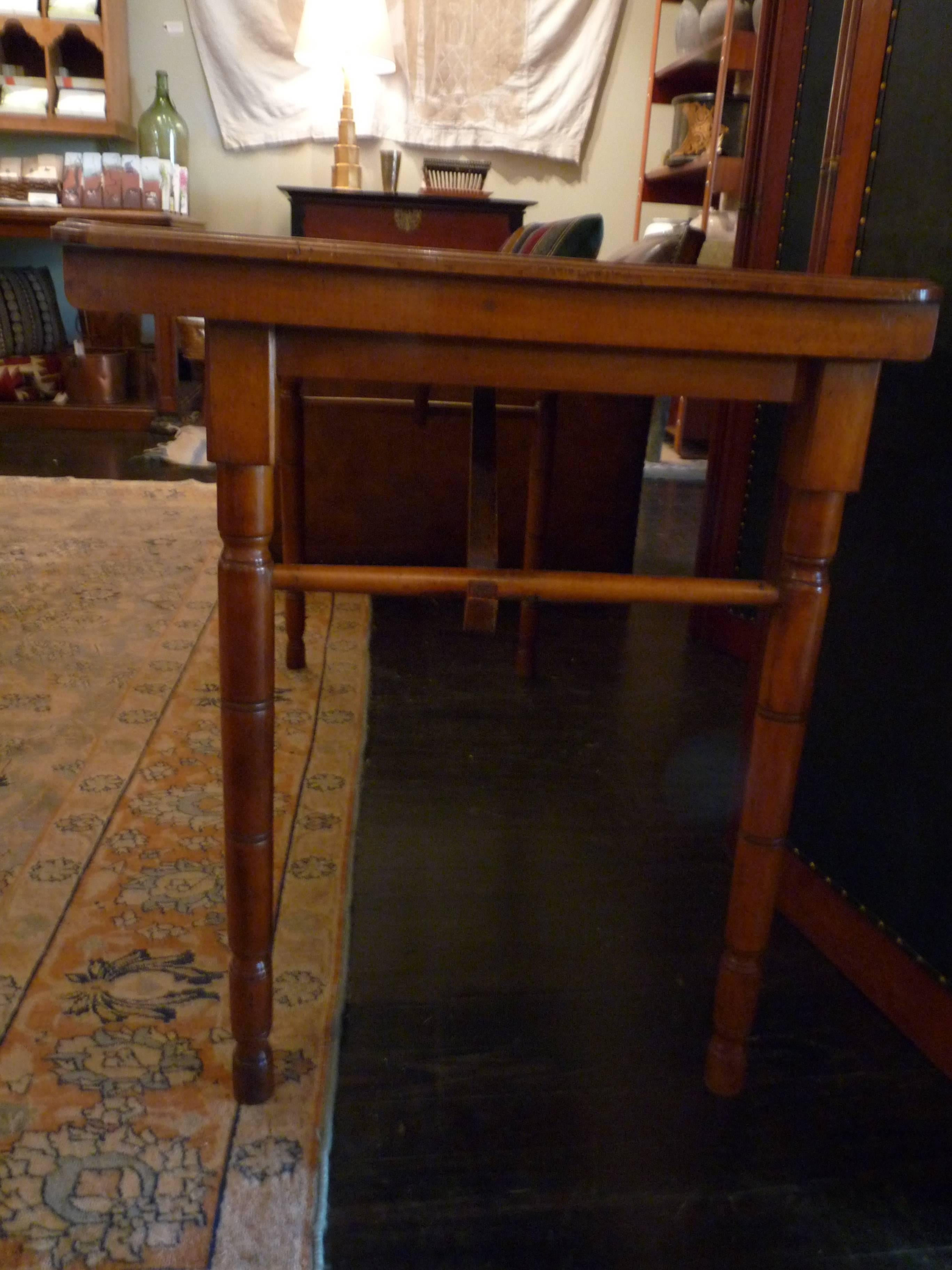 Mahogany Folding Campaign Table In Good Condition For Sale In Middleburg, VA