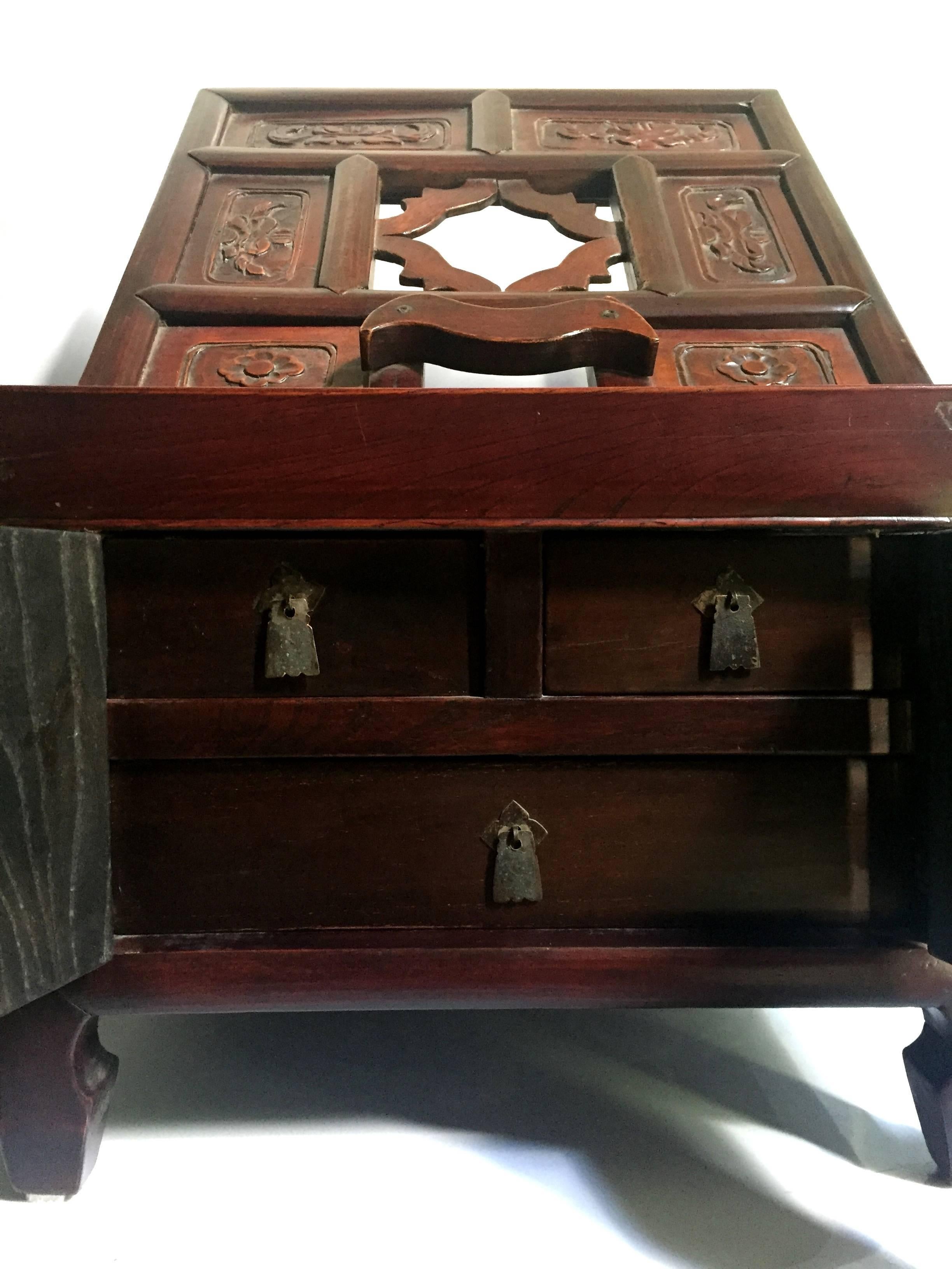 19th Century Chinese Jewelry Box In Excellent Condition For Sale In SOMIS, CA