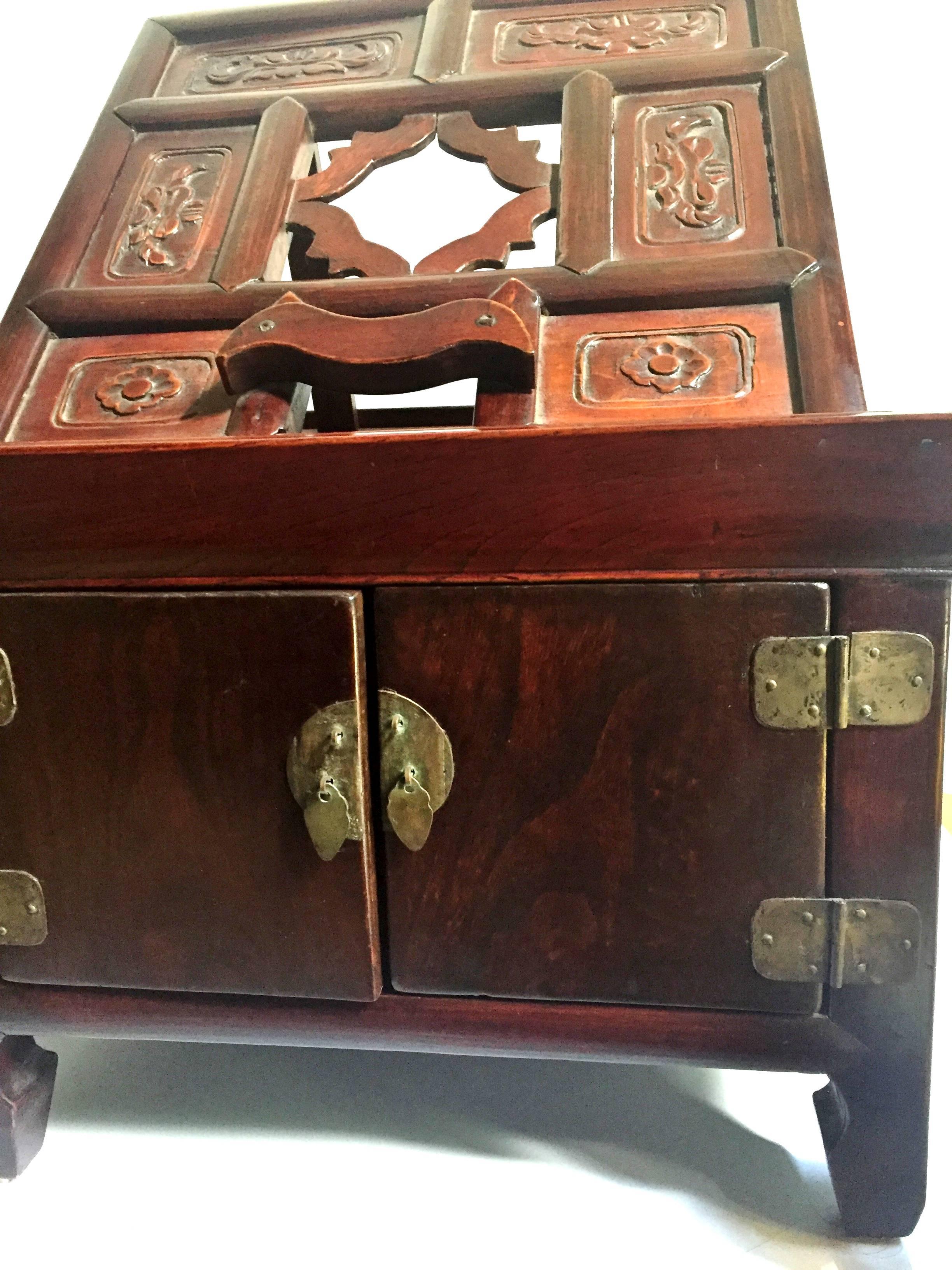 Elm 19th Century Chinese Jewelry Box For Sale
