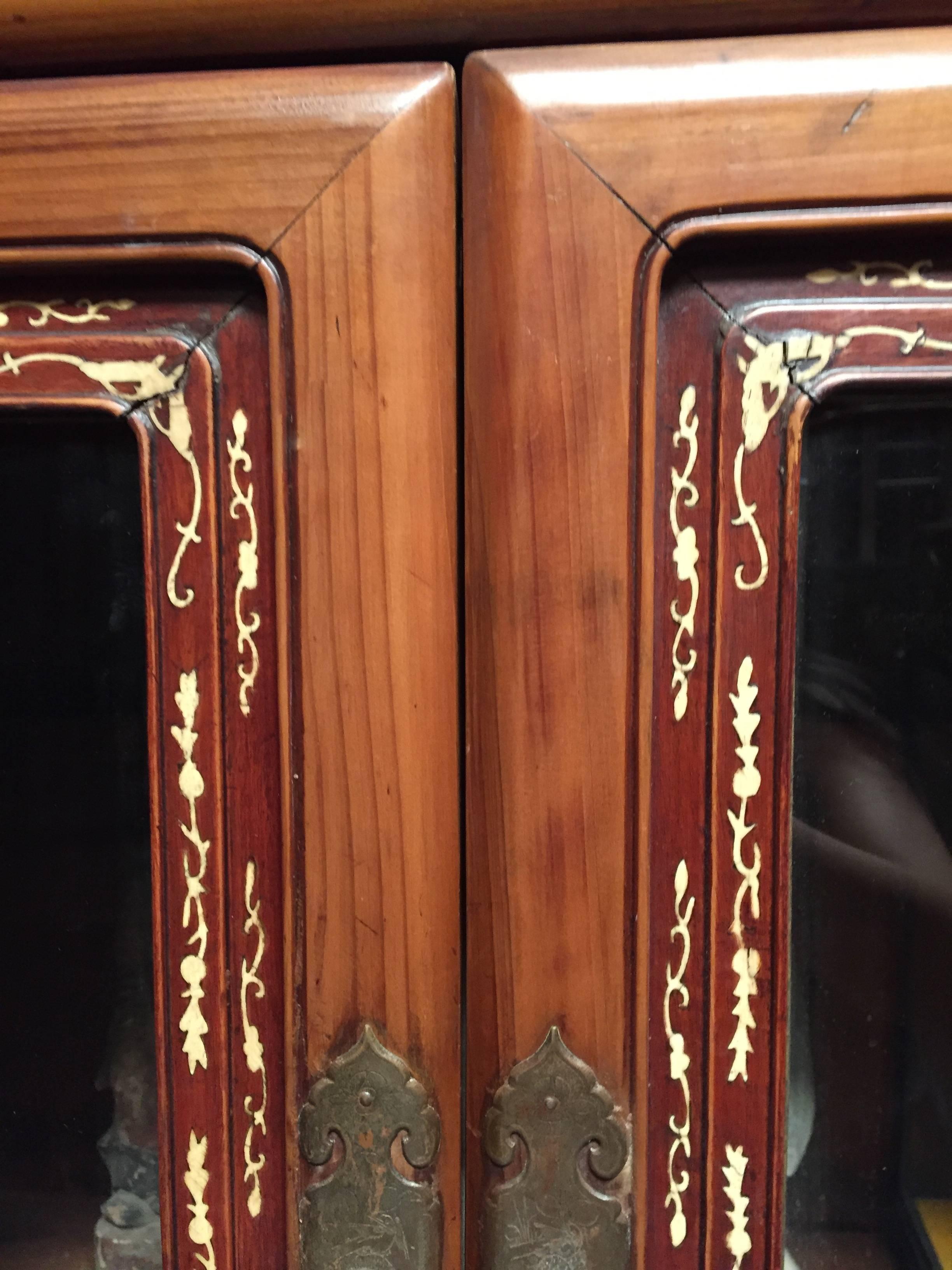 Chinese Antique Bone Inlaid on Rosewood Cabinet, 19th Century For Sale 3