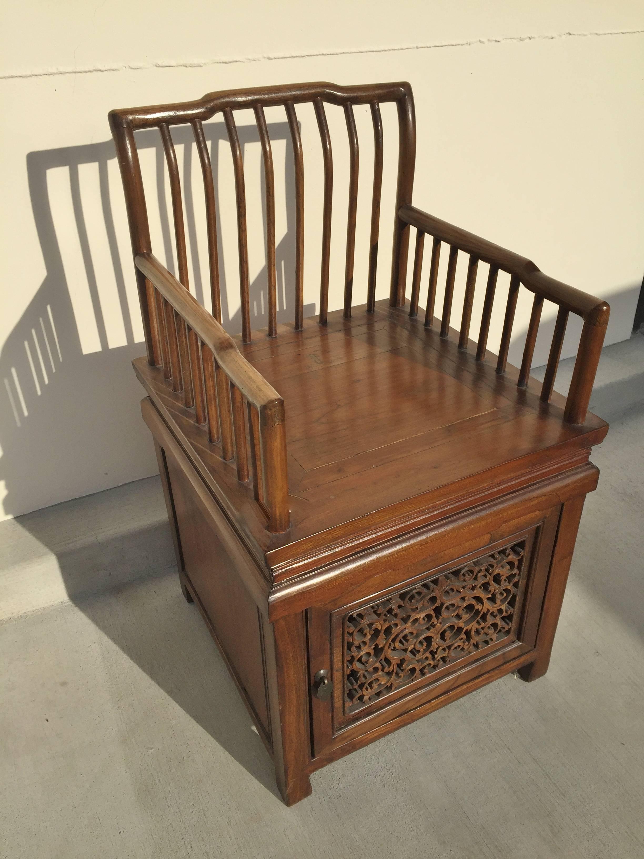 Antique Chinese Comb Back Chair with Carved Compartment In Excellent Condition For Sale In SOMIS, CA