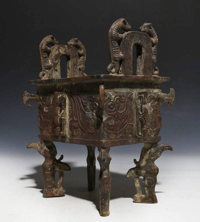 19th Century Chinese Bronze Ding Incense Burner For Sale 1
