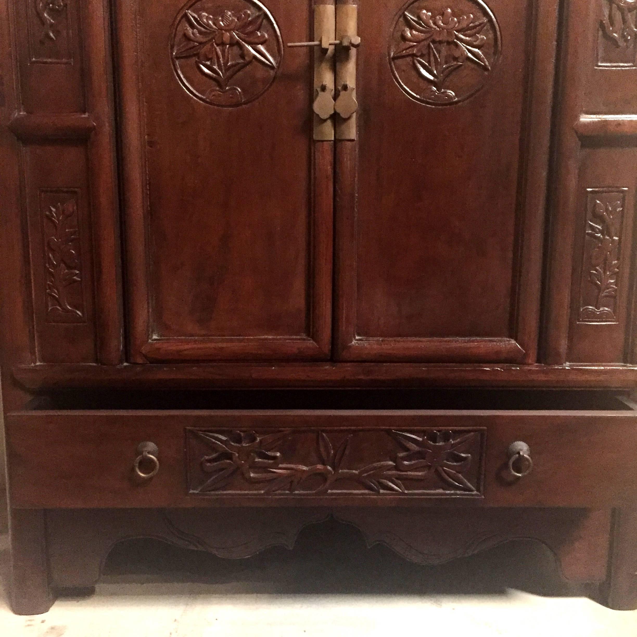 Antique Chinese Chest with Carved Peonies In Excellent Condition For Sale In SOMIS, CA