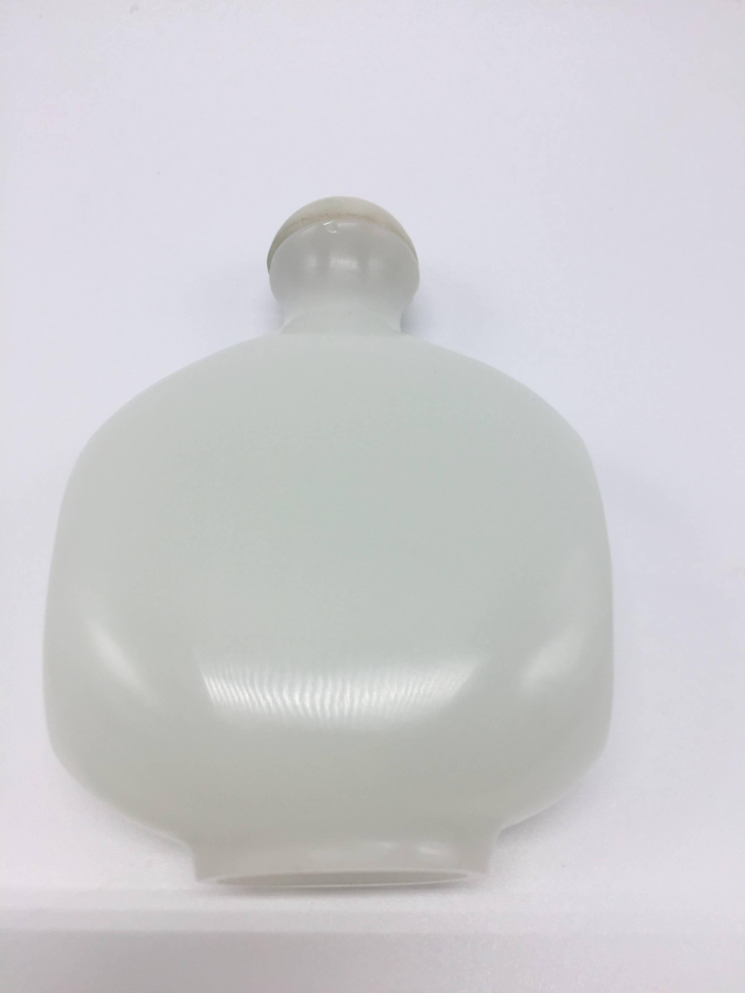 He Tian White Jade Snuff Bottle In Excellent Condition For Sale In SOMIS, CA