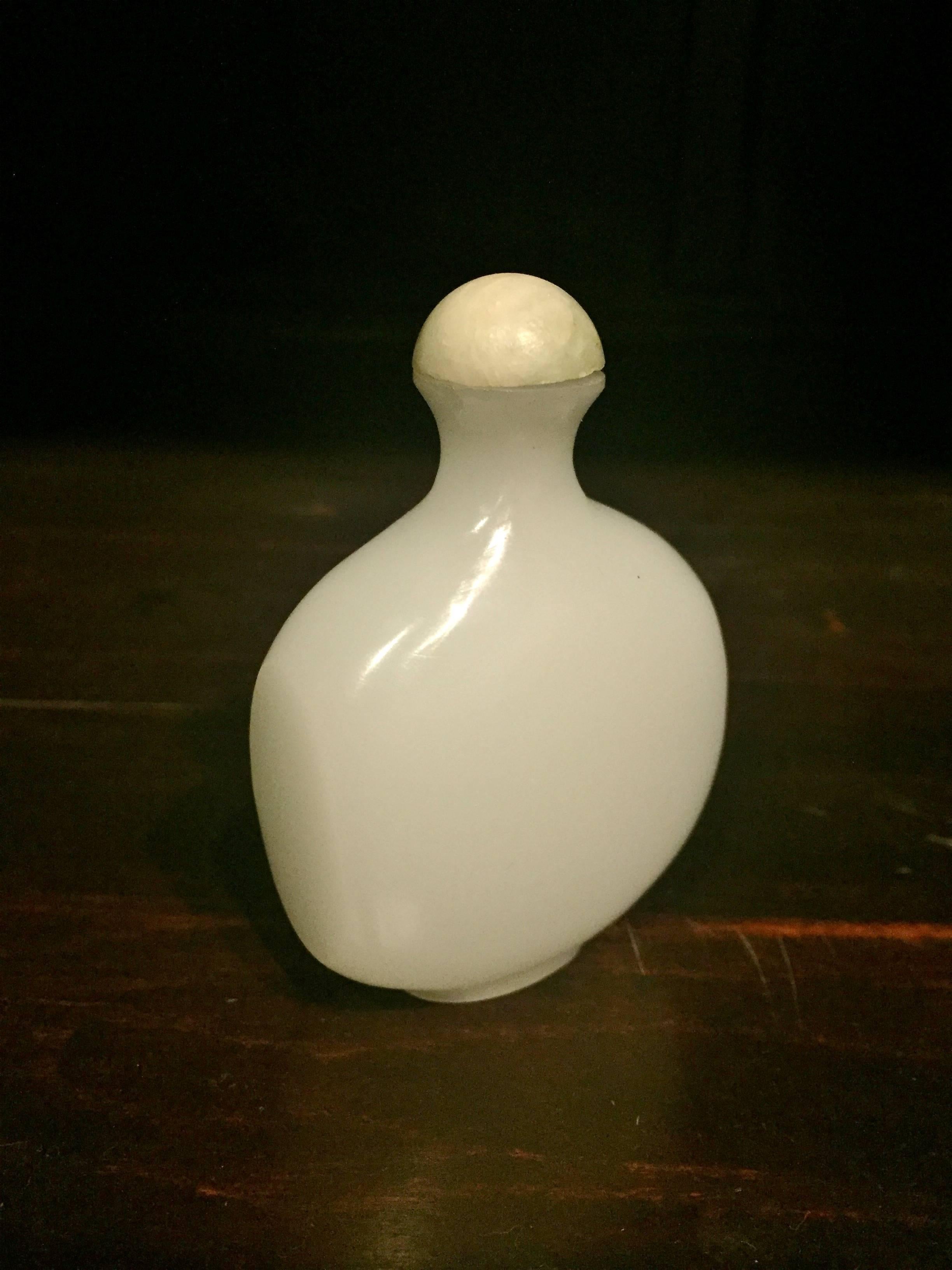 Chinese He Tian White Jade Snuff Bottle For Sale