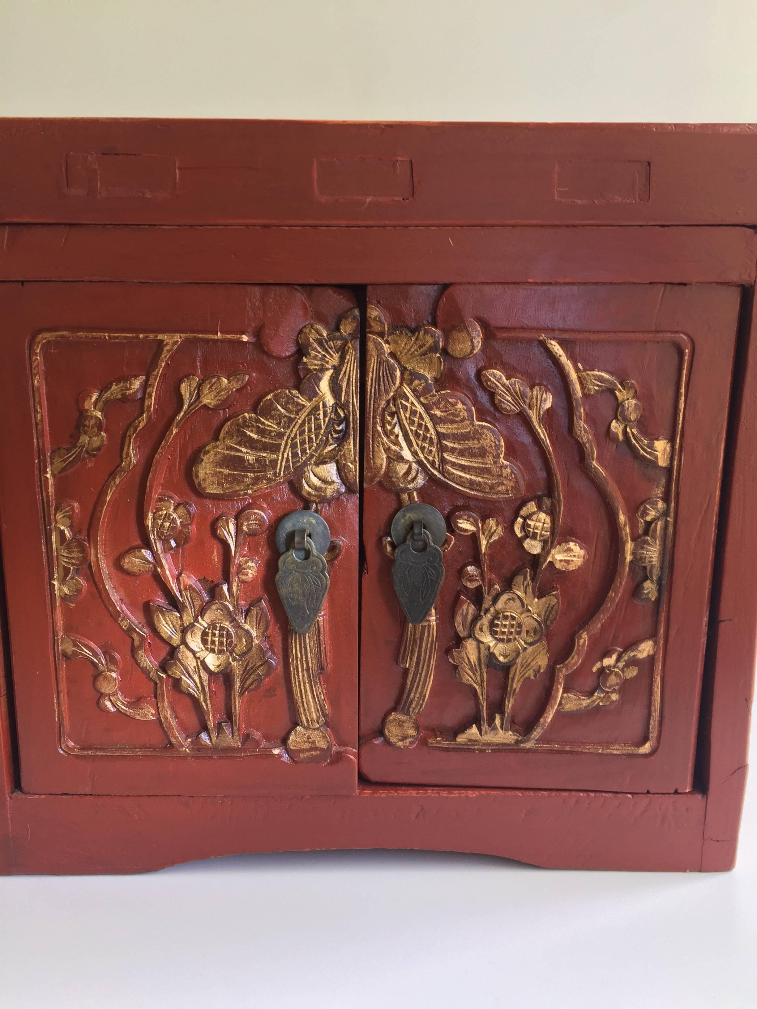 Hand-Carved Chinese Antique Jewelry Box For Sale